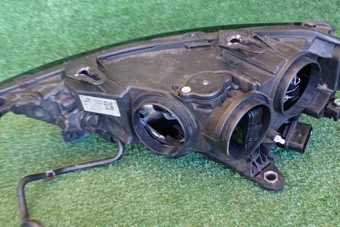 AUDI A1 82A 19- PRAVE PREDNE SVETLO