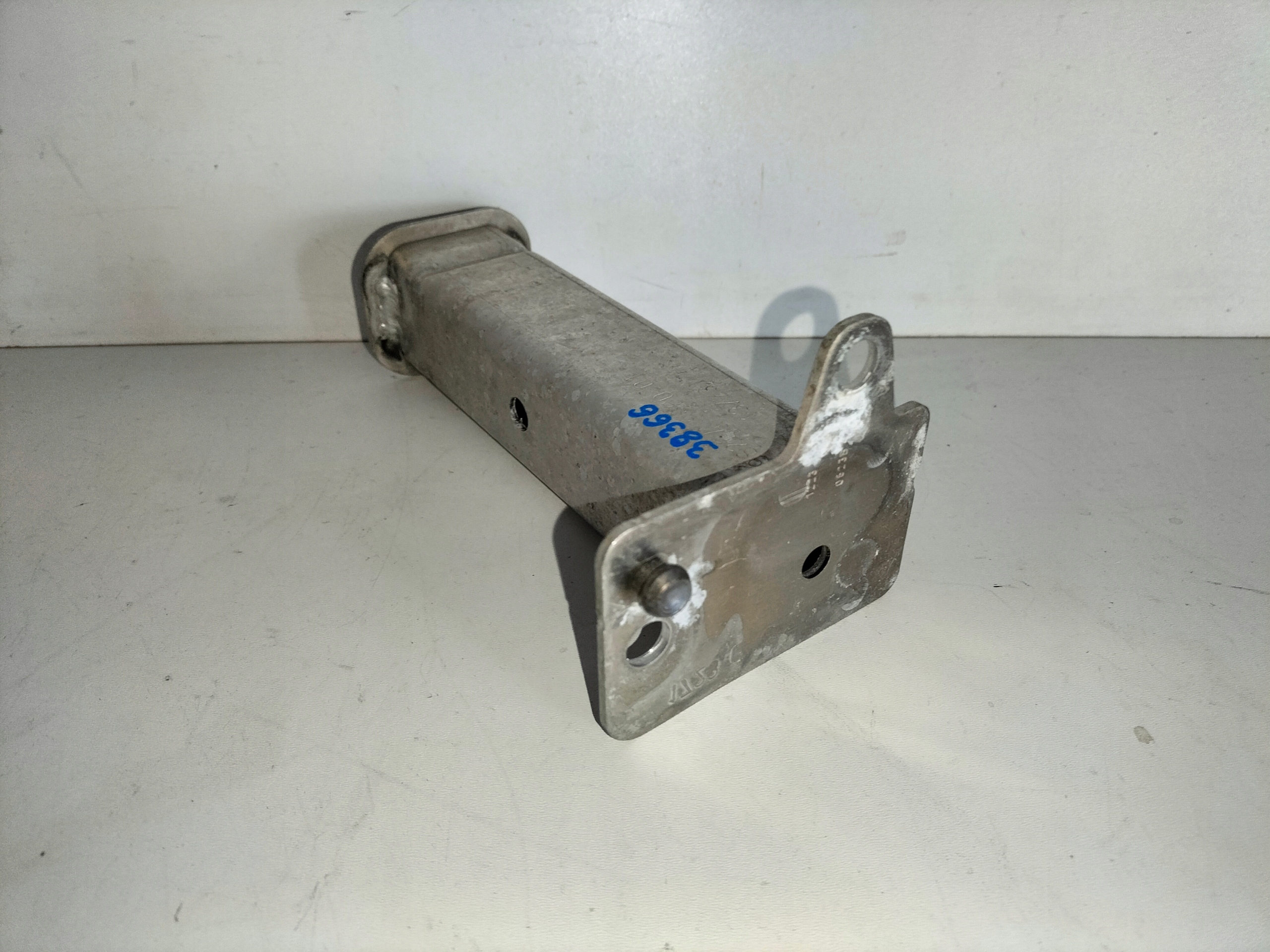 ABSORBER NARAZU sztyc DRZIAK NOSNÍK NARAZNIK PREDNÝ PRAVA PEUGEOT 2008 II 19-