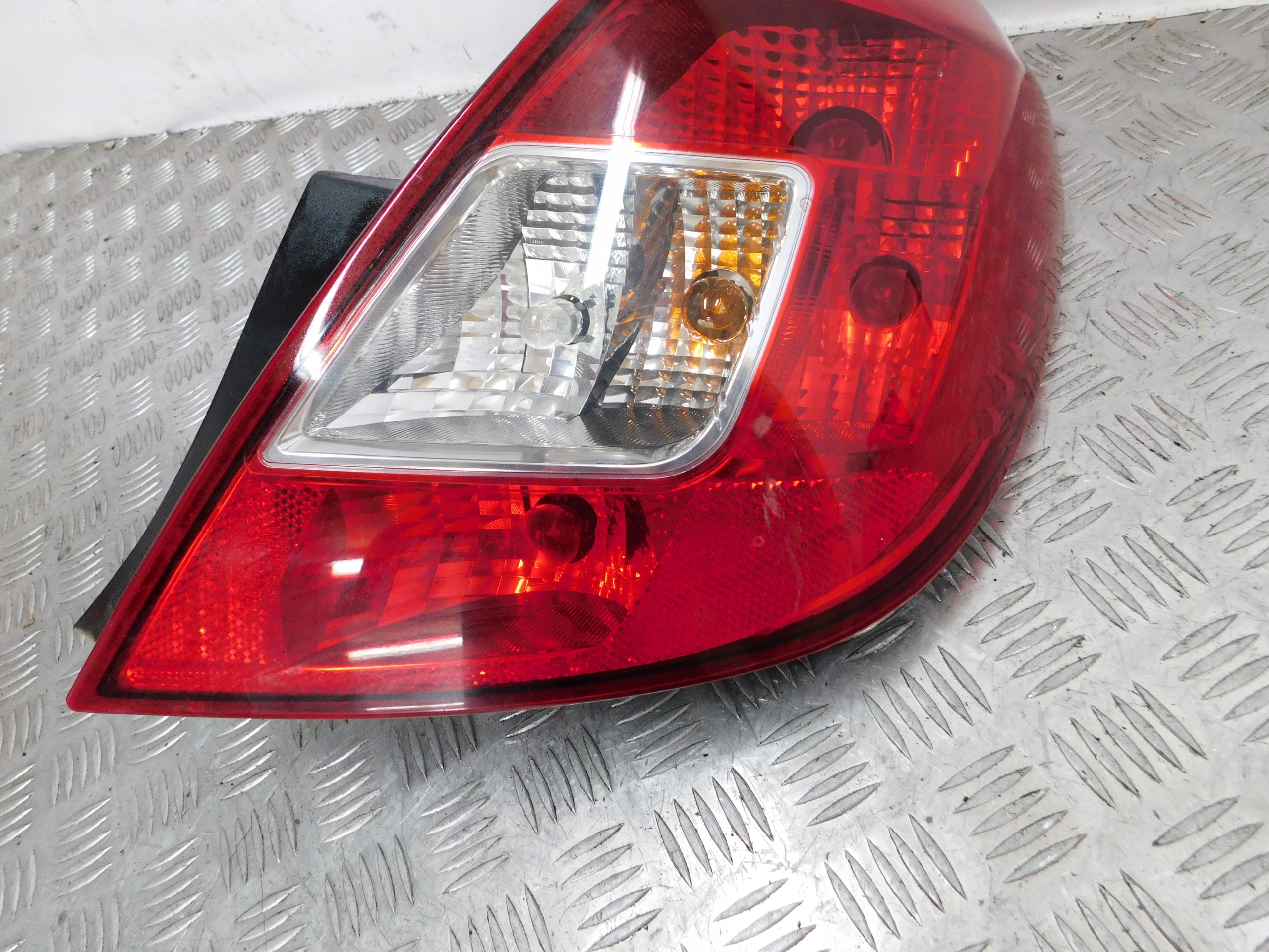 PRAVÉ ZADNÉ SVETLO OPEL CORSA D 5D LIFT