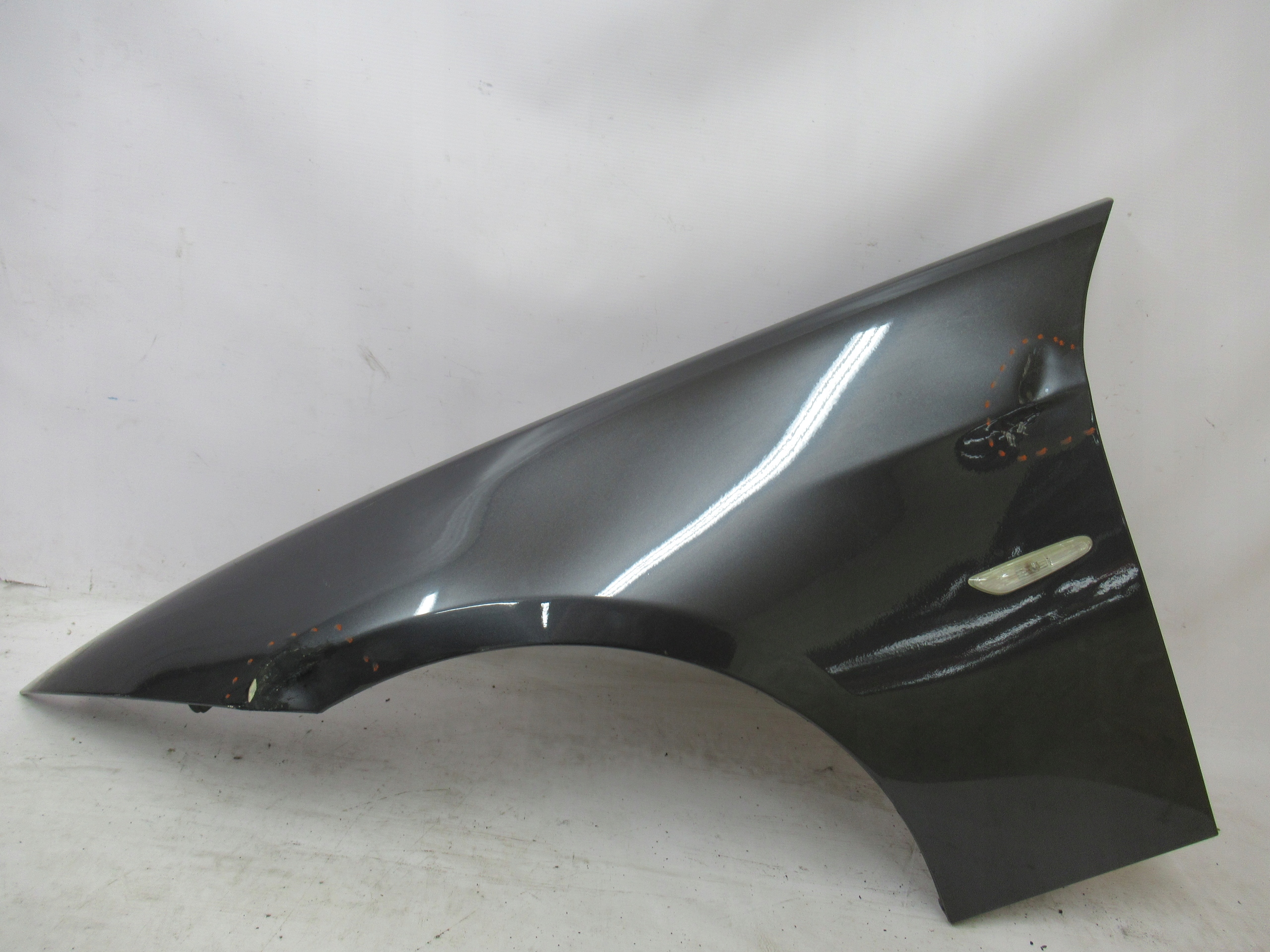 ĽAVÝ PREDNÝ BLATNÍK BMW 3 E90 E91