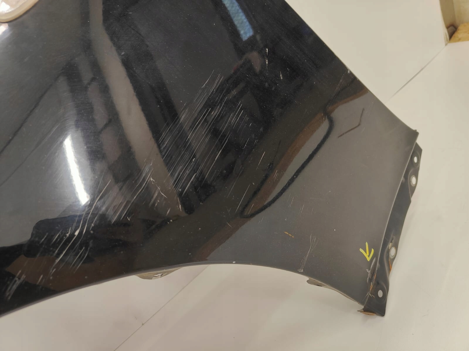 Lexus IS 06-12 ĽAVÝ PREDNÝ BLATNÍK