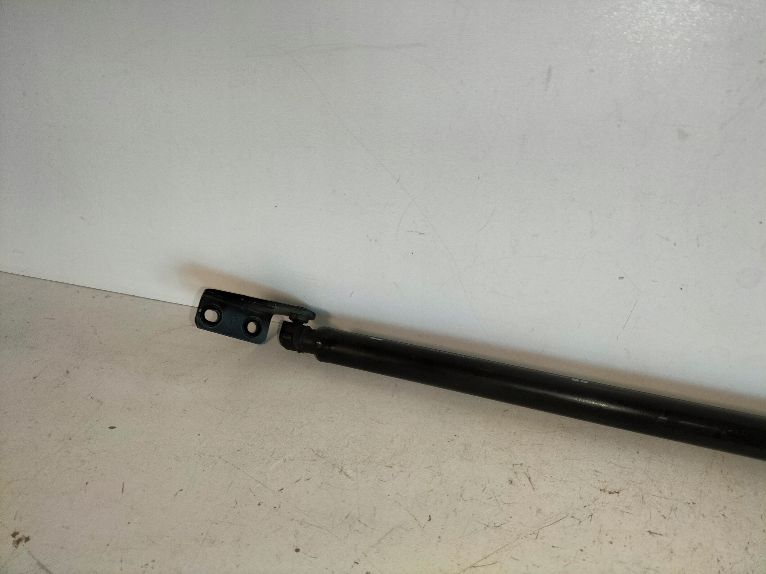 VZPERA TLMIC ZADNEJ KAPOTY PRAVY MITSUBISHI SPACE STAR II 13-