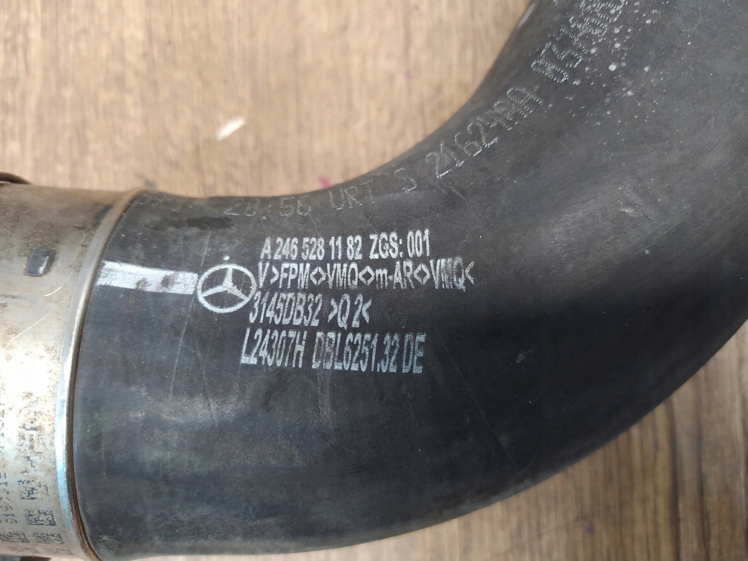 MERCEDES A 176 B246 HADICA INTERCOOLERA A2465281182