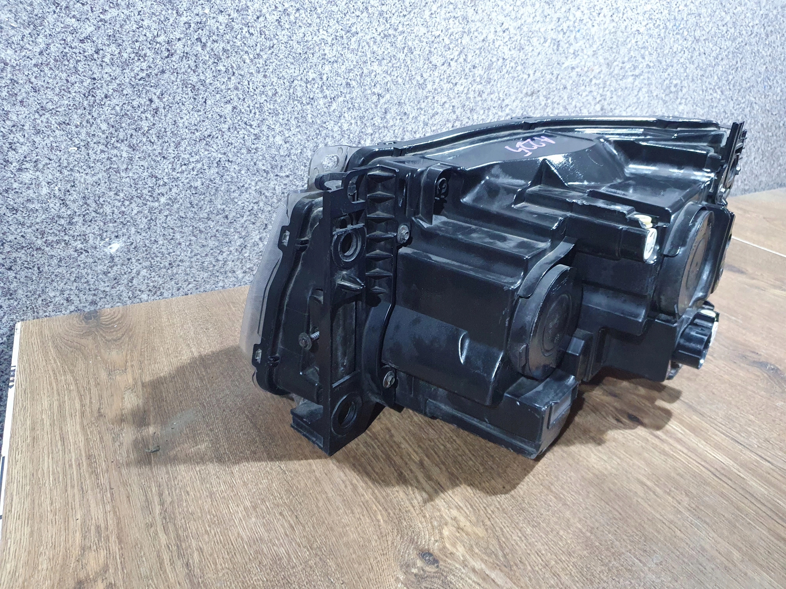 RANGE ROVER SPORT LIFT XENON PRAVÉ PREDNÉ SVETLO