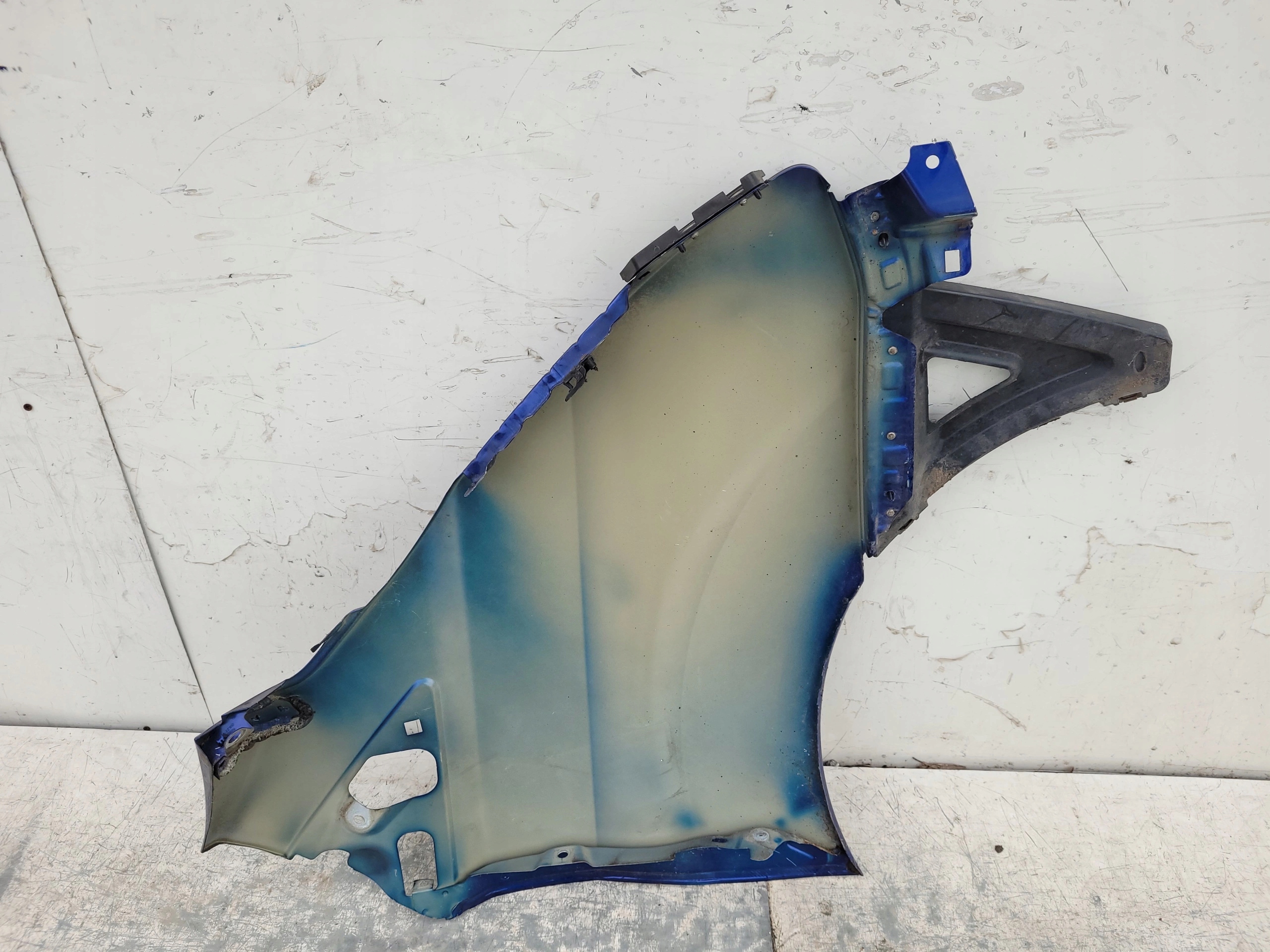 FORD TRANSIT CUSTOM ĽAVÝ PREDNÝ BLATNÍK