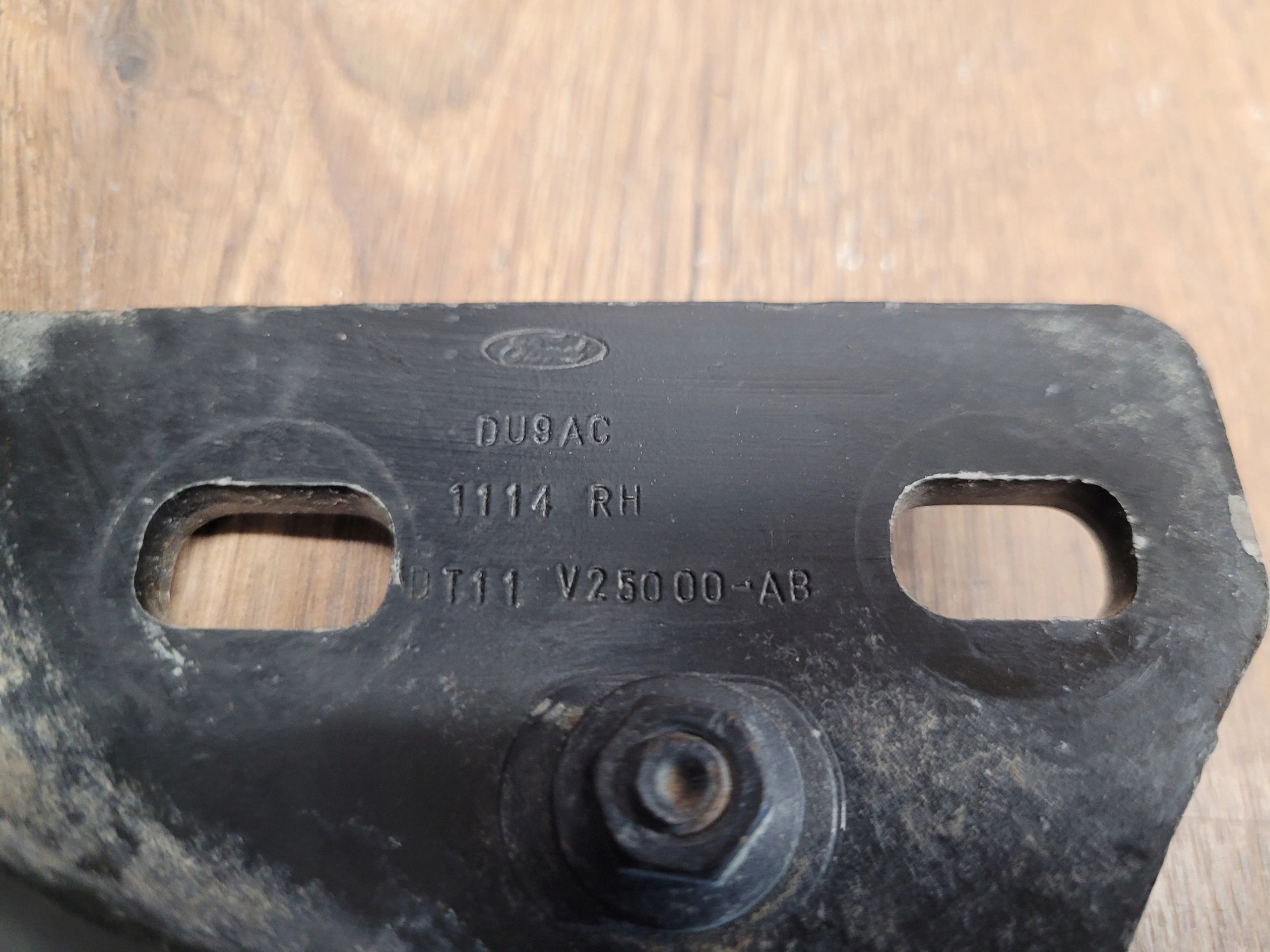 FORD TOURNEO CONNECT MK2 VODIACA LIŠTA PRAVÝCH POSUVNÝCH DVERÍ DT11-V25000-AB