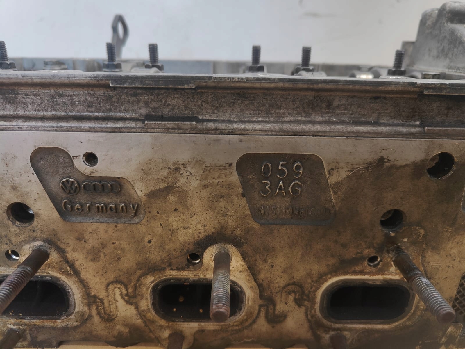 Audi HLAVA MOTORA 3.0 tdi 2.7 tdi 0593ag