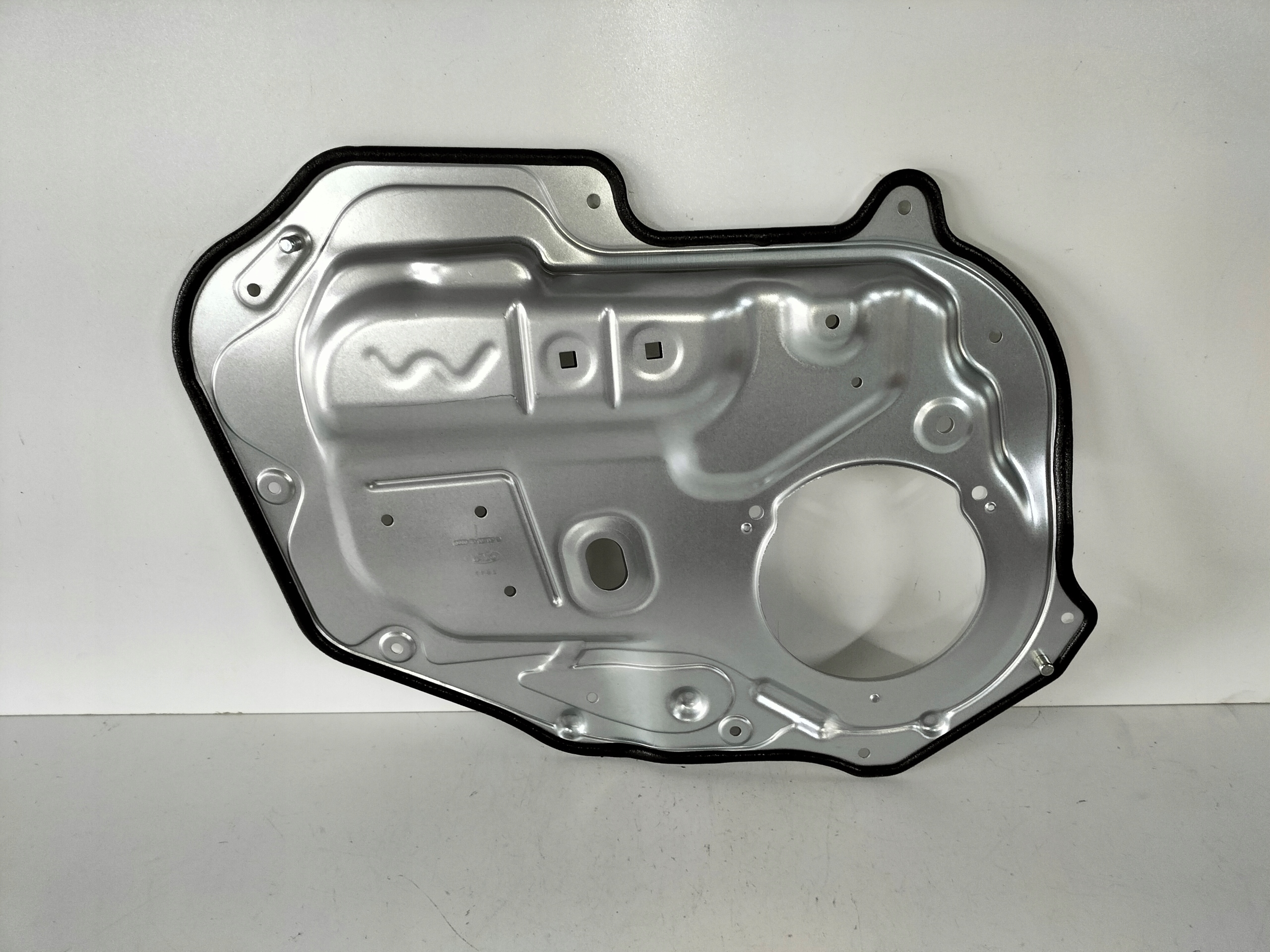 ZVUKOVÁ IZOLÁCIA PRAVÝCH PREDNÝCH DVERÍ FORD B-MAX 12