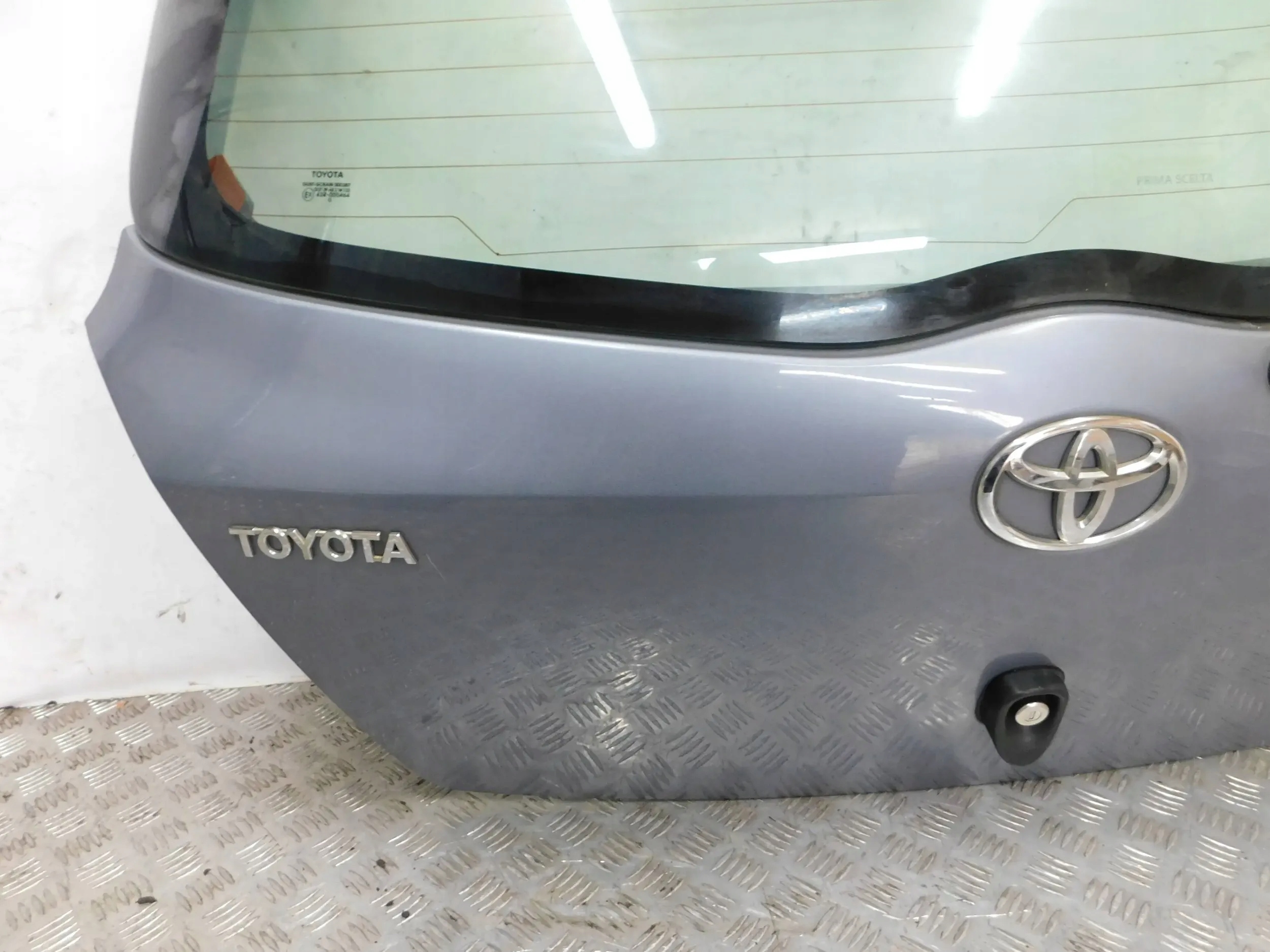 ZADNÁ KAPOTA TOYOTA YARIS II 2