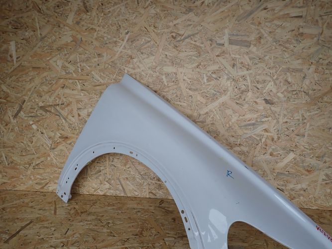 VOLVO C30 PRAVY PREDNY BLATNIK