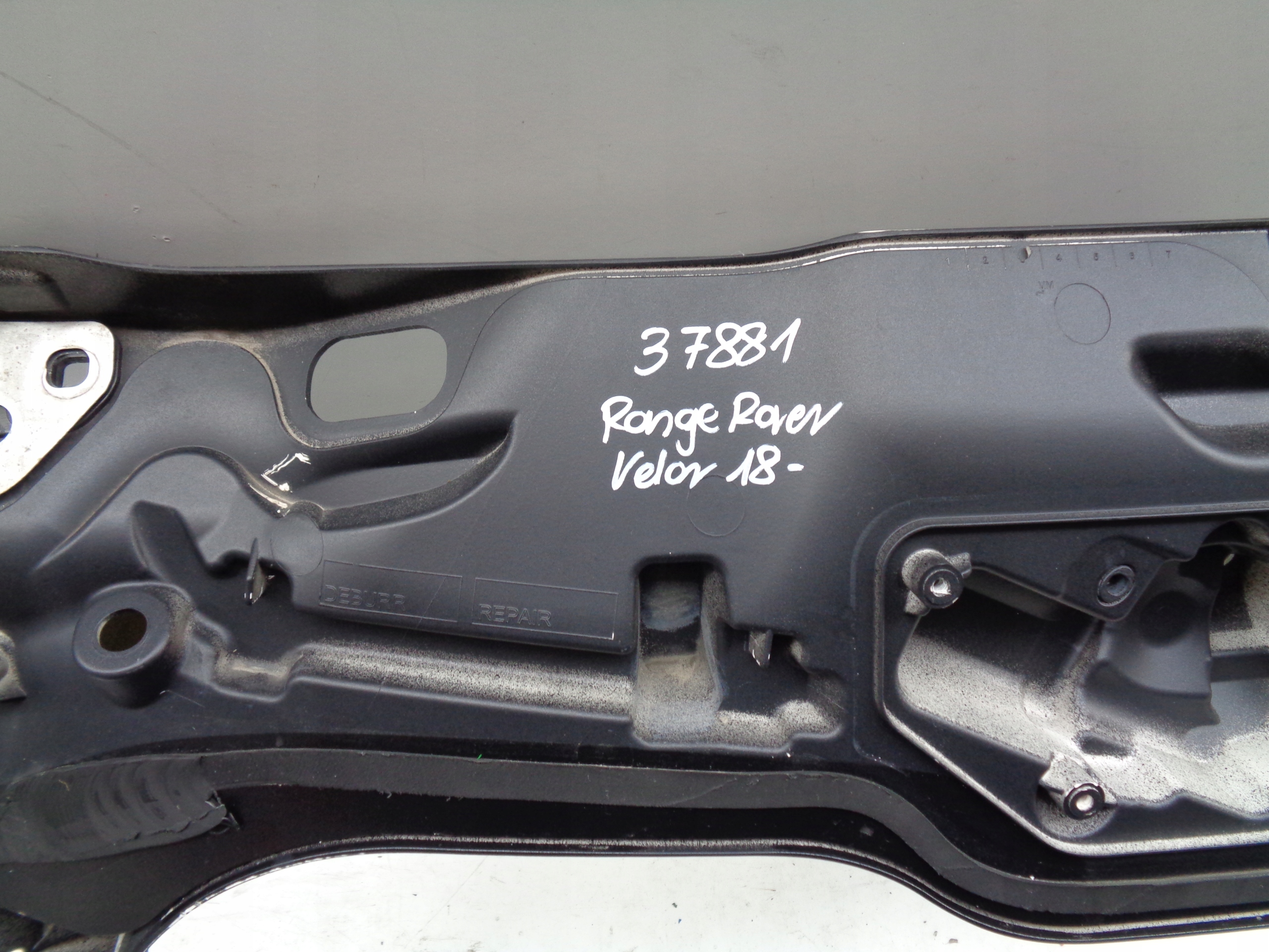 ZADNÁ KAPOTA RANGE ROVER VELAR 18- NR 37881