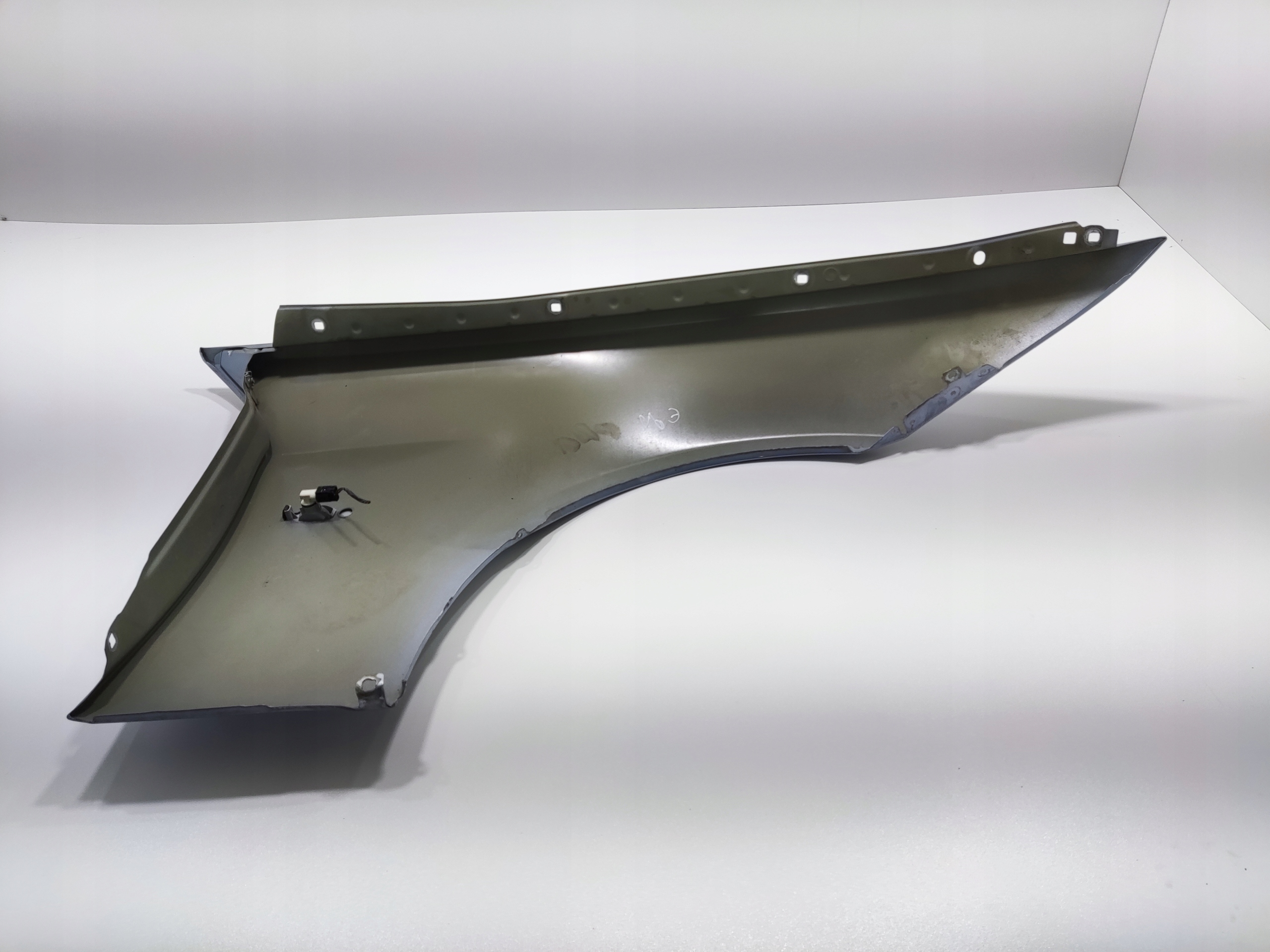 ĽAVÝ PREDNÝ BLATNÍK BMW 3 E90 E91 2008-2012 LIFT
