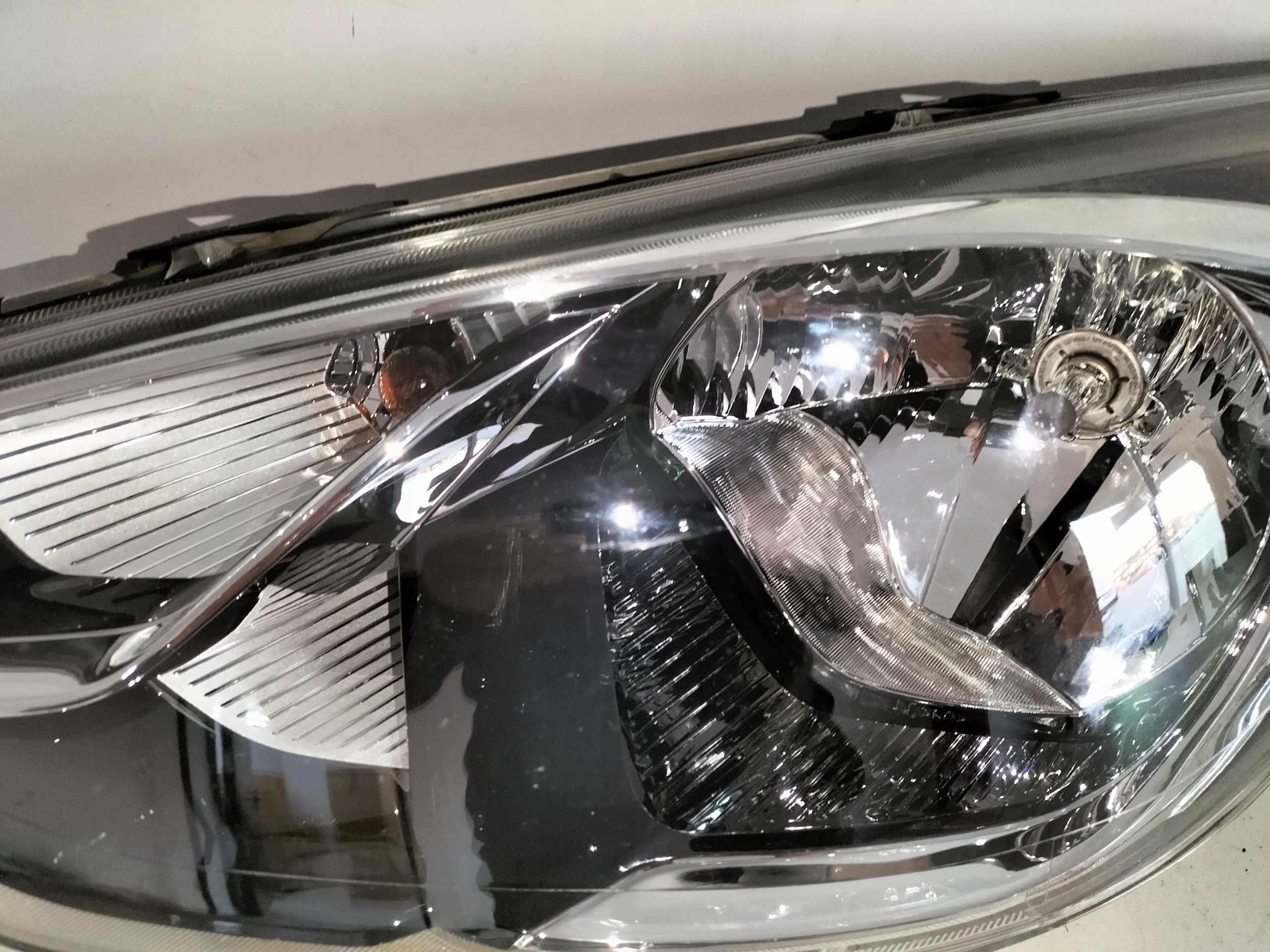 LAVE PREDNE SVETLO FORD KA+ PLUS 16-