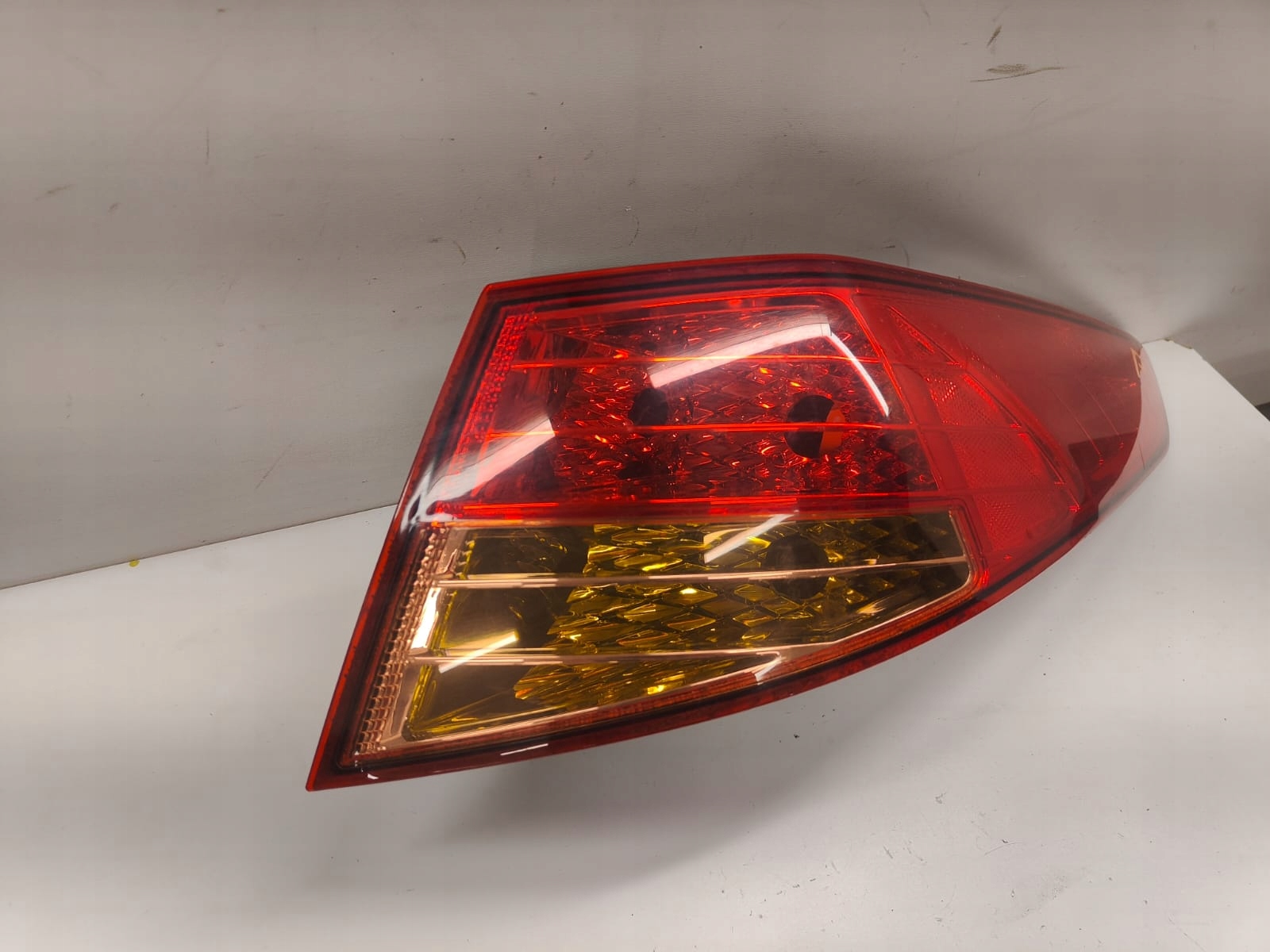 Kia optima III lift 2013 92402-2T0 ZADNE SVETLONA ZADNA PRAVA