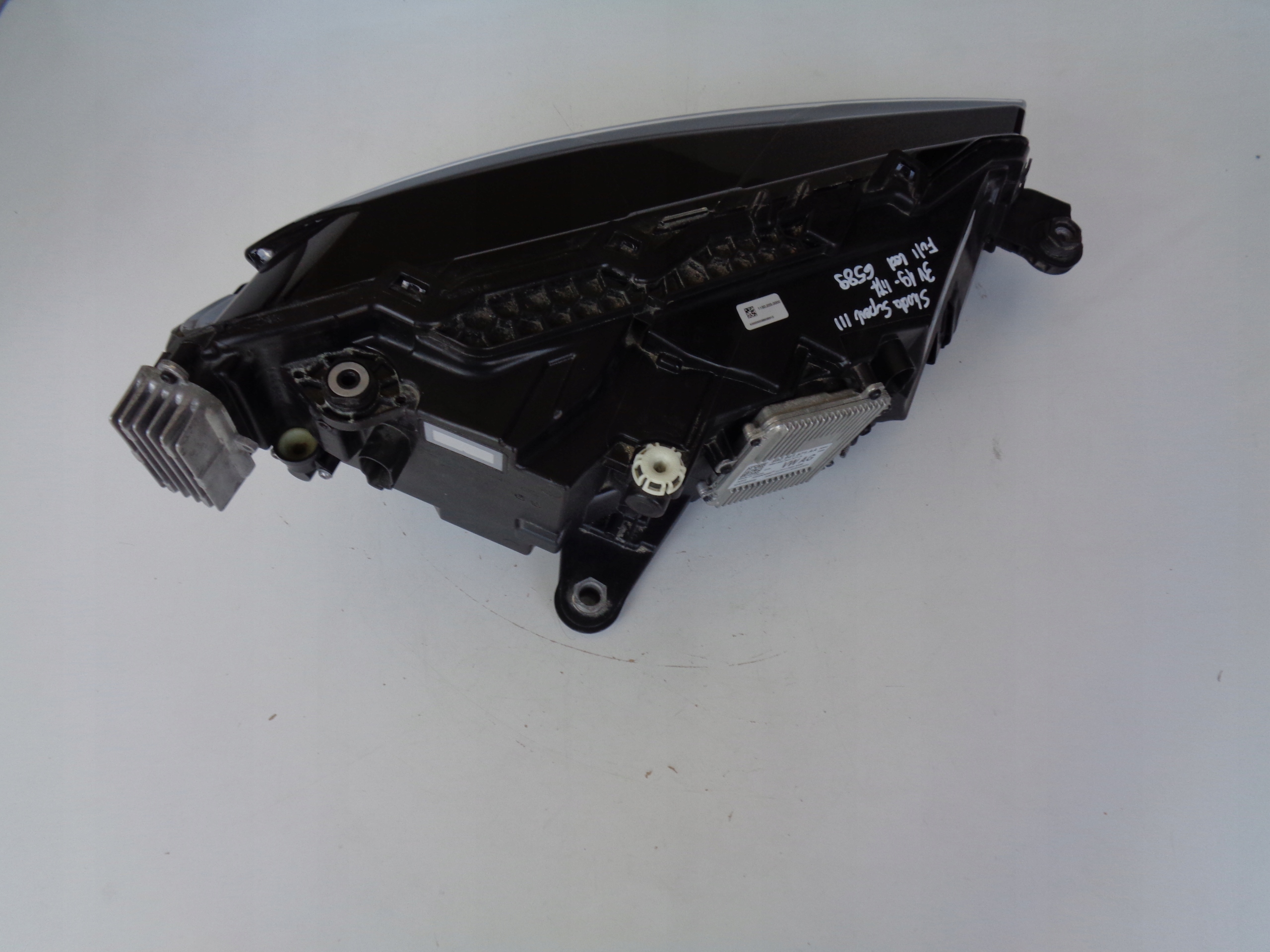 ĽAVÉ SVETLO SKODA SUPERB III 3V 19- LIFT FULL LED