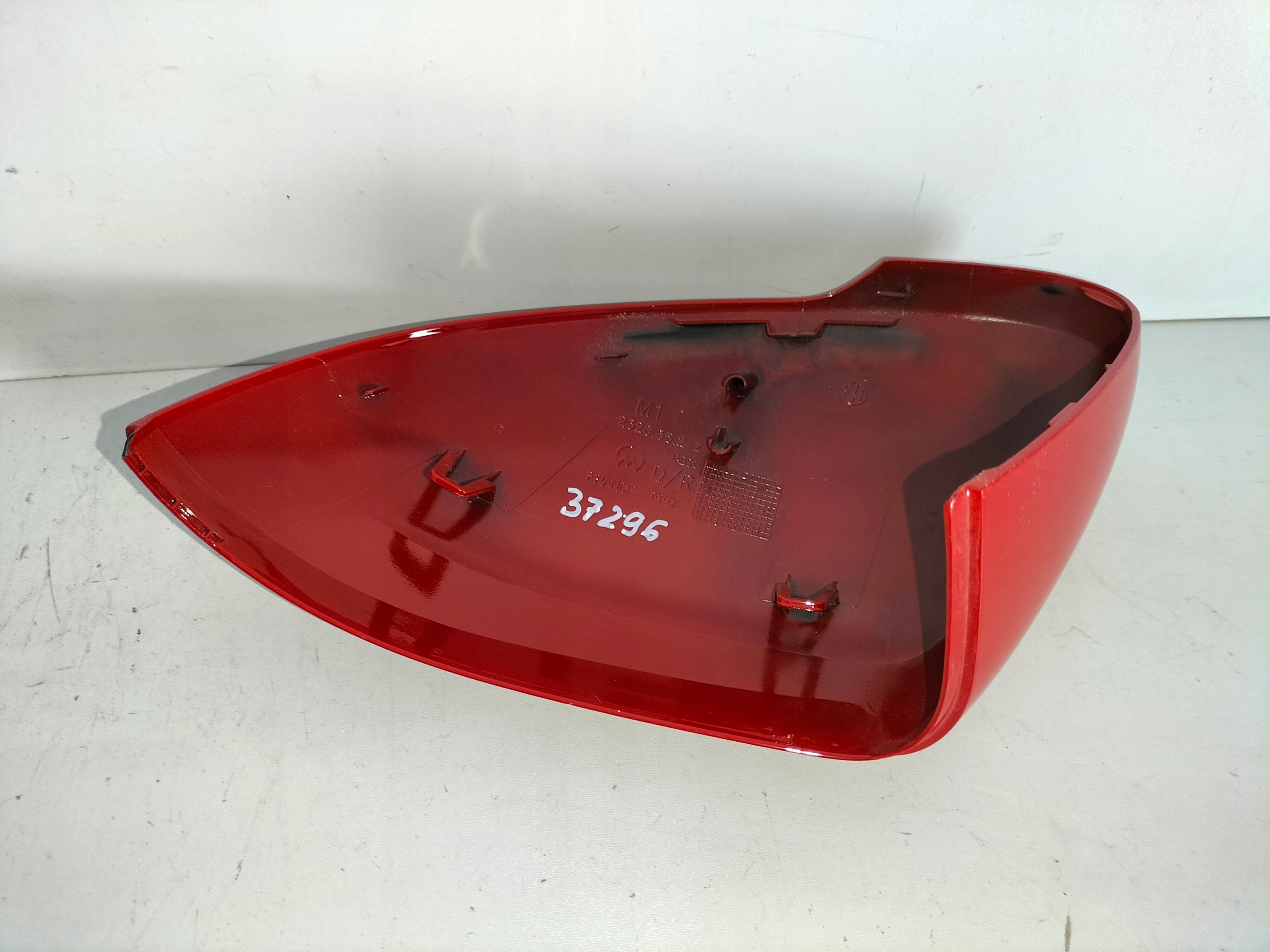 OBAL PRAVÉHO ZRKADLA VW PASSAT B8 14-