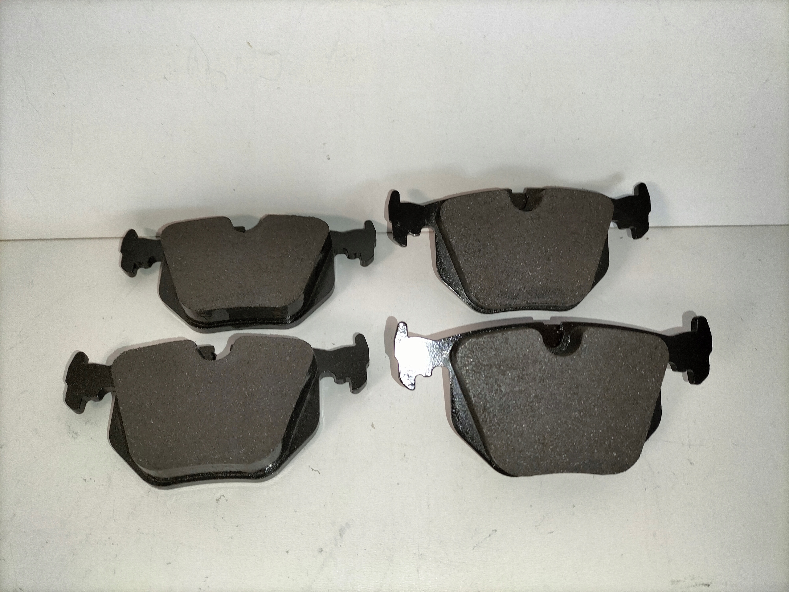 BRZDOVE PLATNICKY  ZAD BMW 3 E46 98- 3.0D BMW X3 E83 04- 2.0D 3.0D