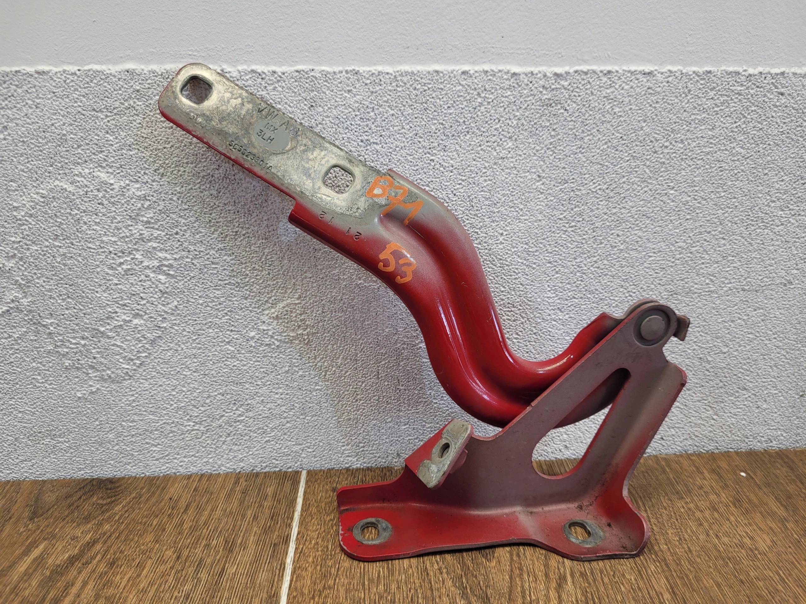 VW BEETLE 011-018 LAVY PANT PREDNEJ KAPOTY 5C5823301A