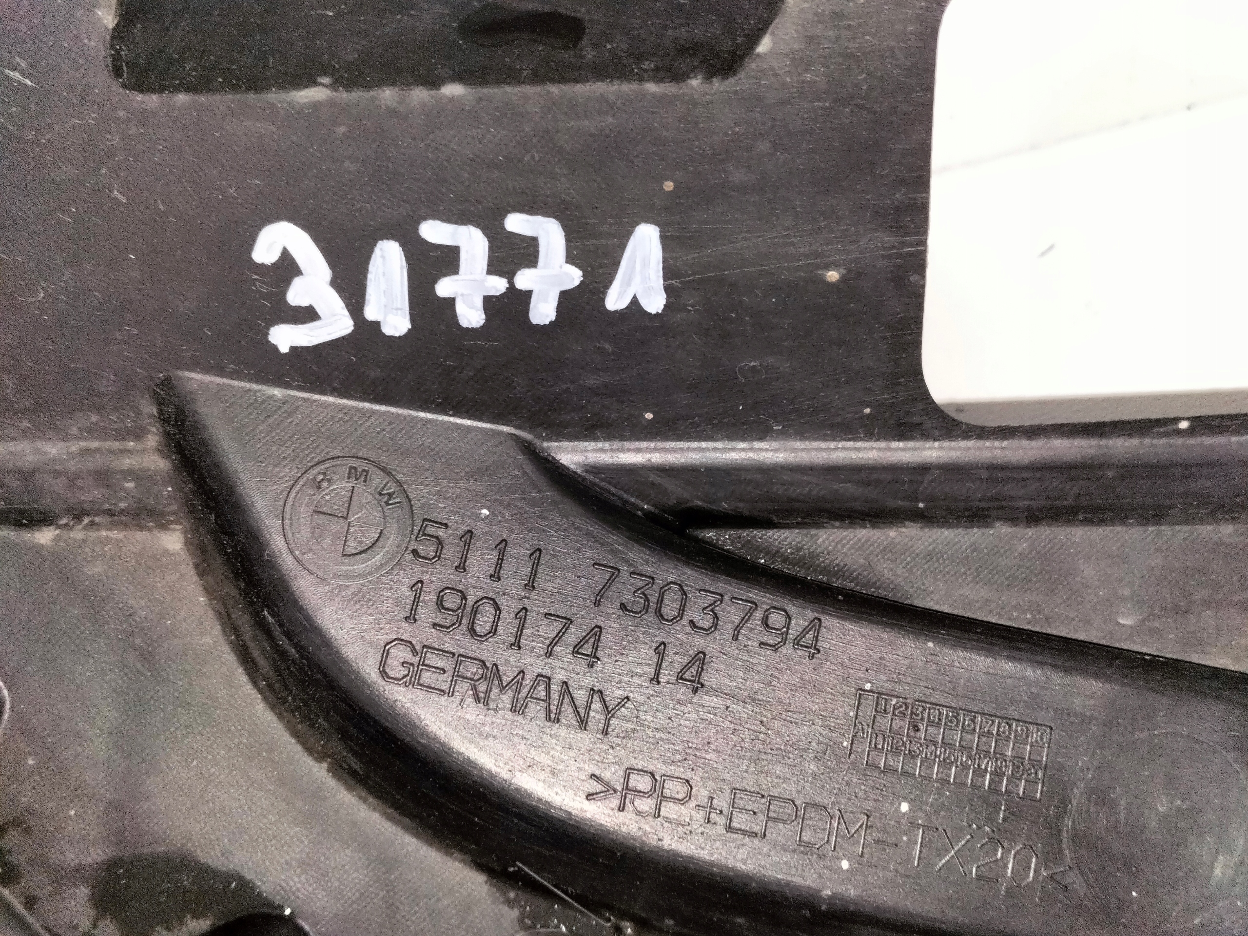 DRZIAK PREDNEHO NARAZNIKA PRAVY BMW X1 E84 LIFT 12-15