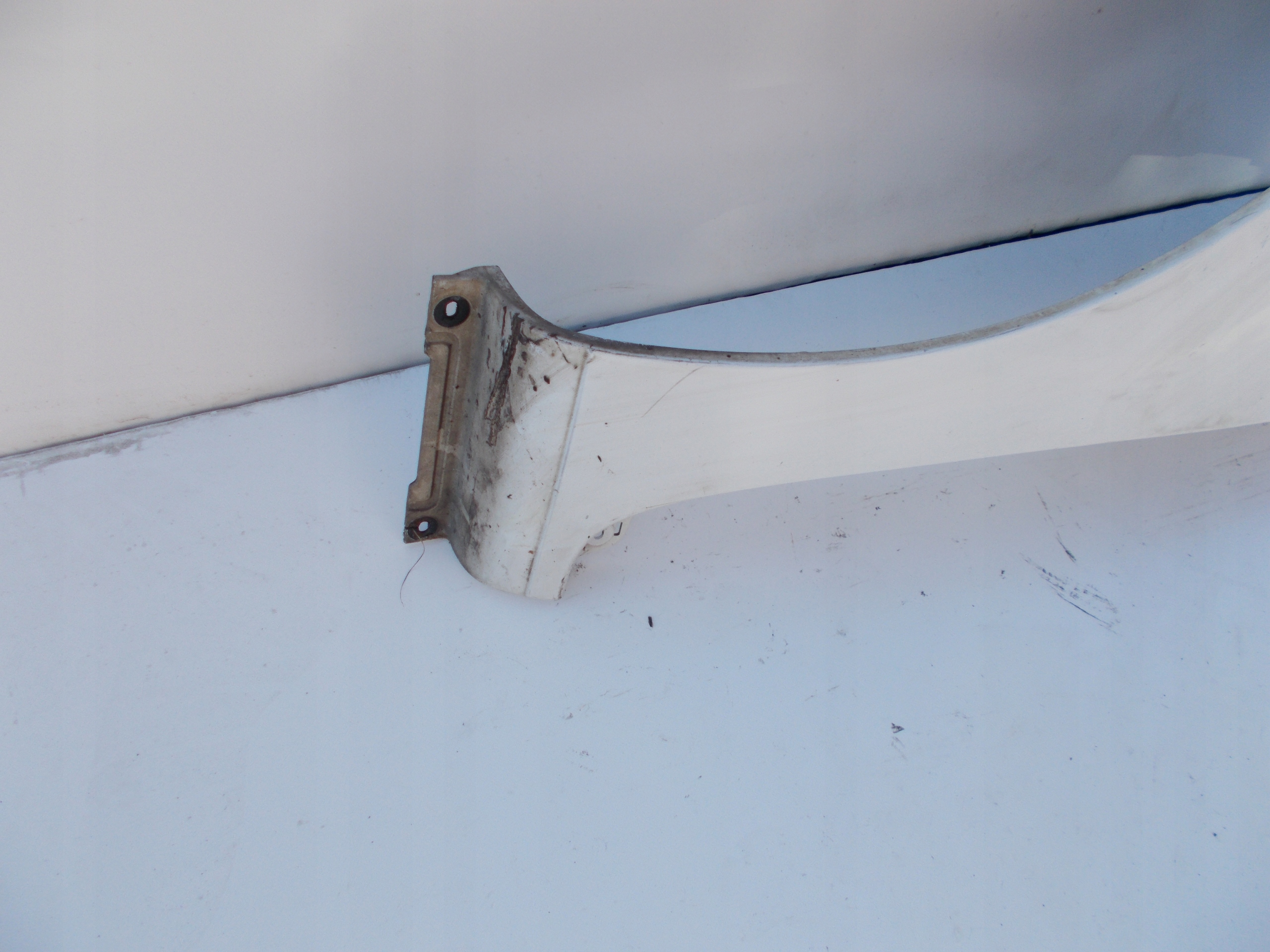 ĽAVÝ PREDNÝ BLATNÍK RENAULT KANGOO 08-