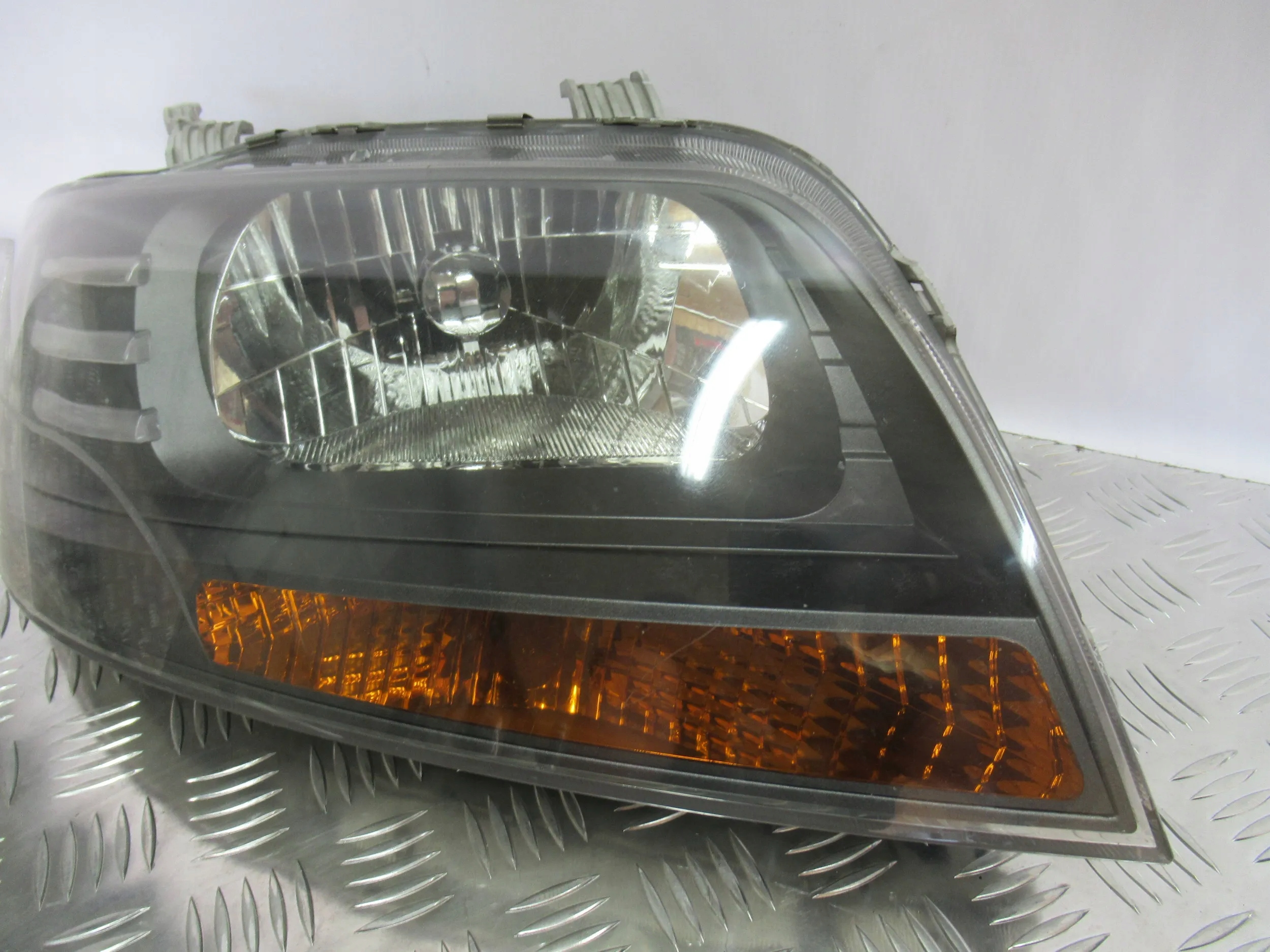 PRAVE PREDNE SVETLO CHEVROLET AVEO