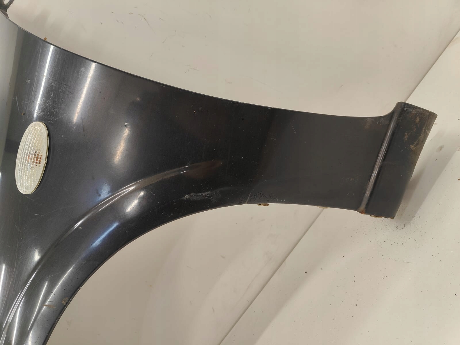 Nissan almera n16 lift 02-06 ĽAVÝ PREDNÝ BLATNÍK