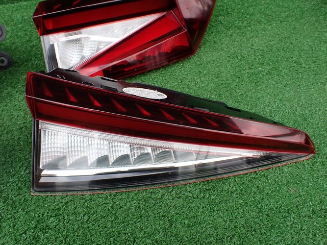 SKODA ENYAQ LED LAVE A PRAVE ZADNÉ SVETLO kpl