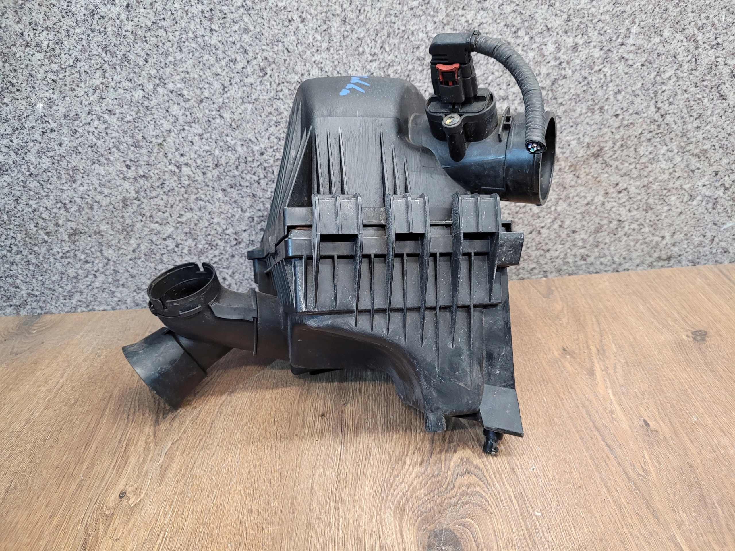 OPEL MOKKA 1.6 16V OBAL VZDUCHOVÉHO FILTERA 95264831