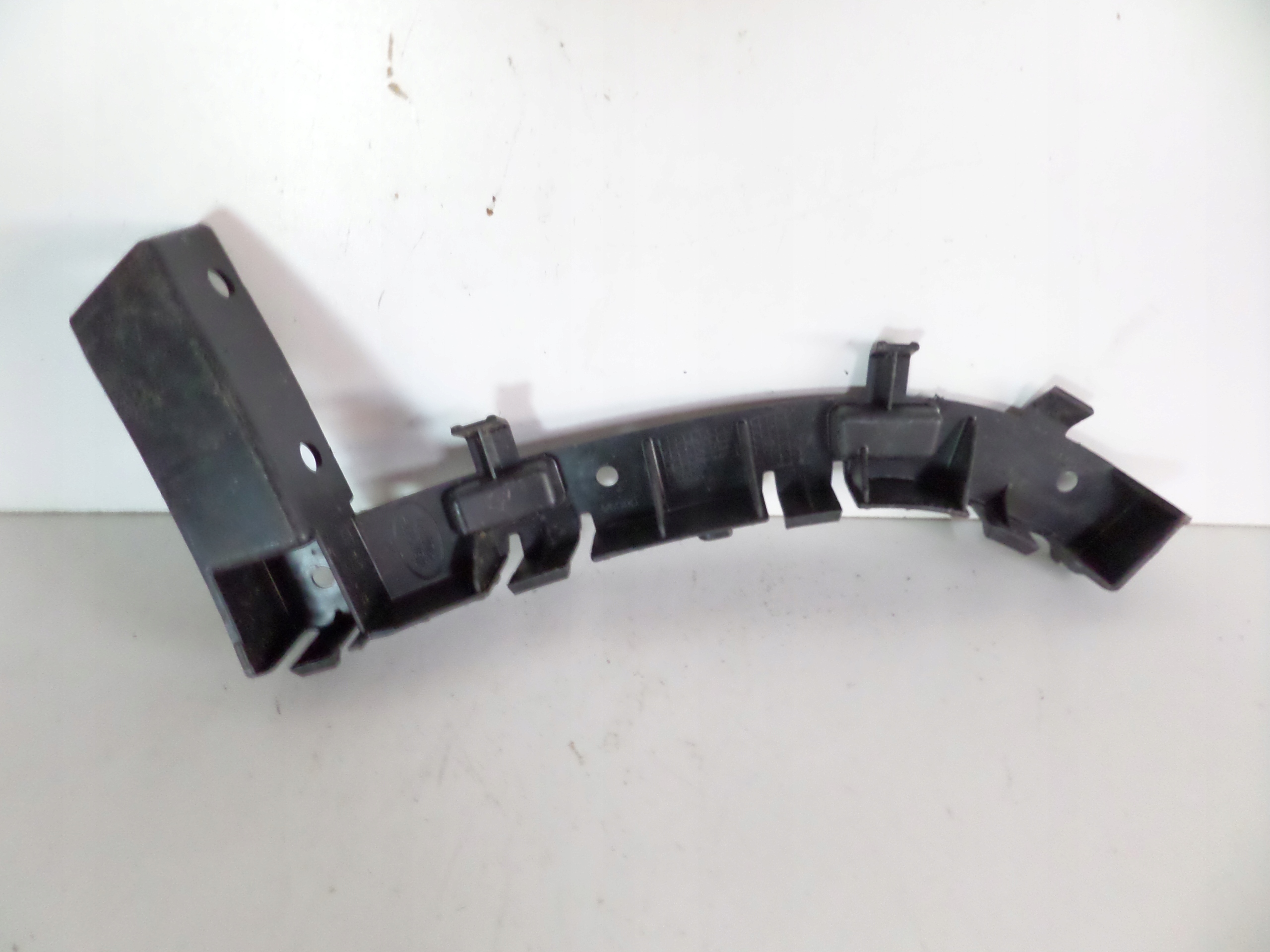 PRAVY ZADNY DRZIAK FREELANDER II LIFT 06-