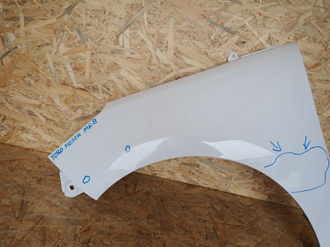 FORD FIESTA MK8 VIII 17- ĽAVÝ PREDNÝ BLATNÍK