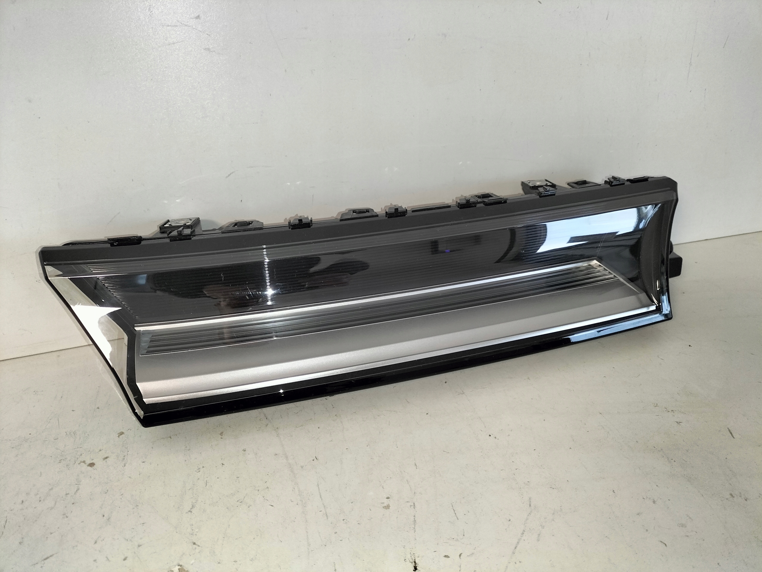 HMLOVKA SVETLO LED DRL PREDNE PRAVE VW T7 MULTIVAN 21-