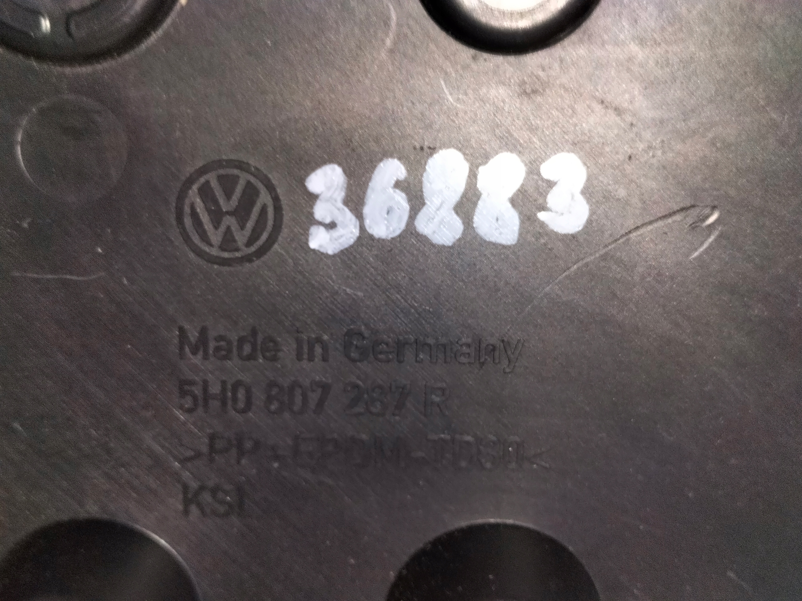 LIŠTA POD PREDNÚ ŠPZ VW GOLF VIII 8 LIFT 24-