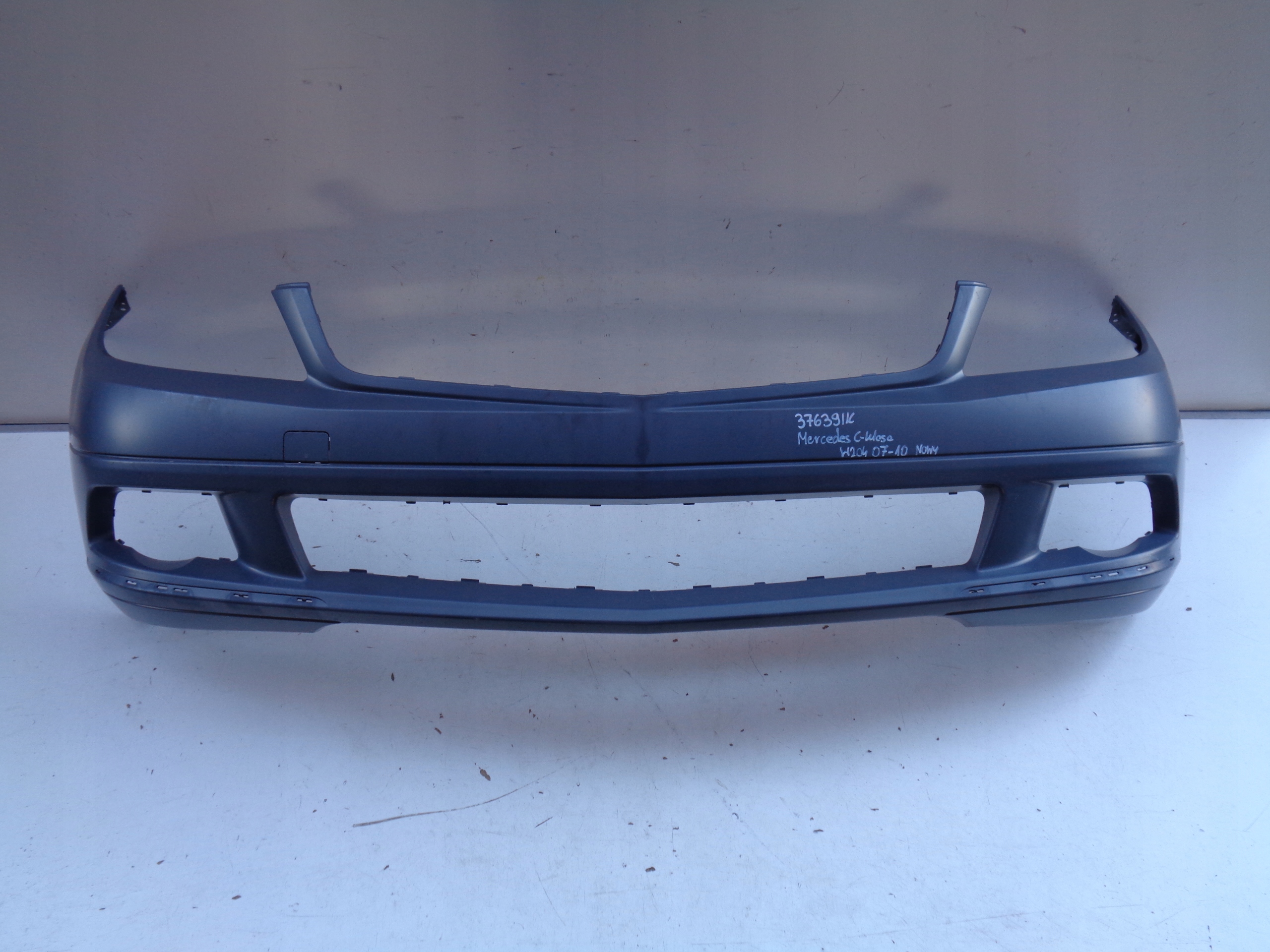 NOVÝ PREDNÝ NÁRAZNÍK MERCEDES C-KLASA W204 07-10 NR 37639