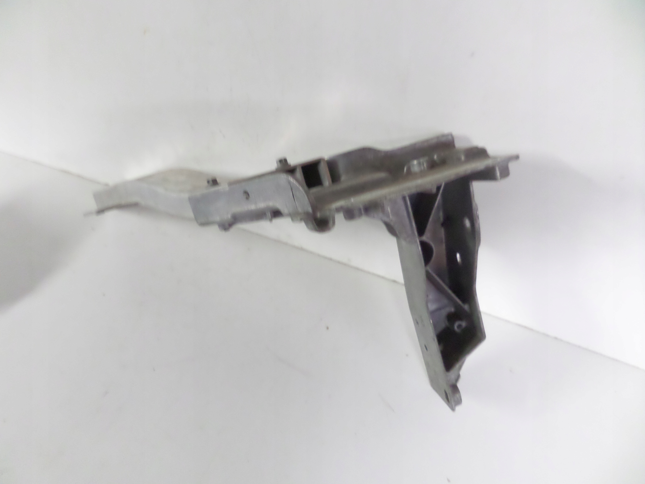 PRAVY PREDNY OKULIAR CELO MERCEDES E KLASA W213 16-