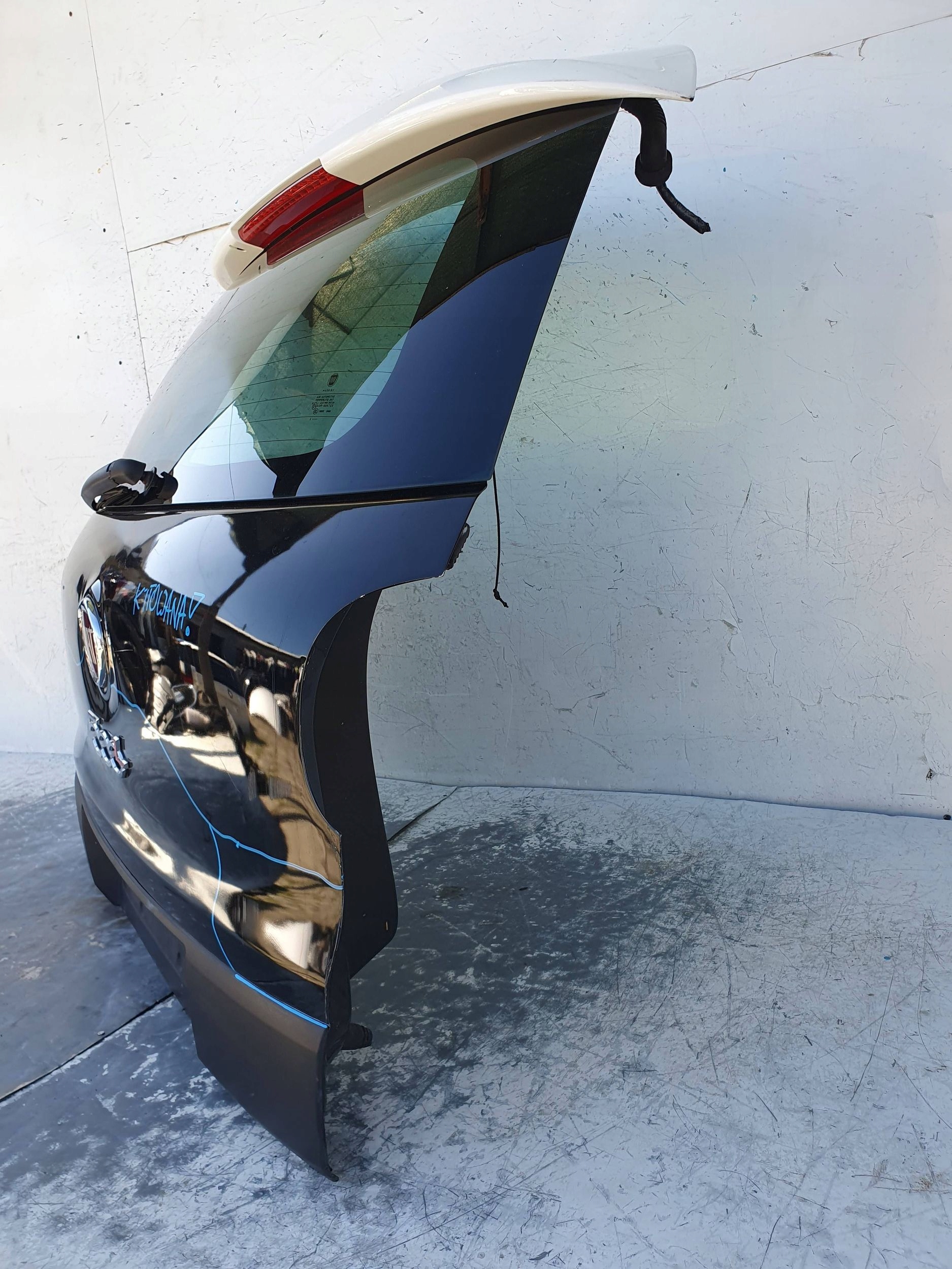 Fiat 500L ZADNA KAPOTA
