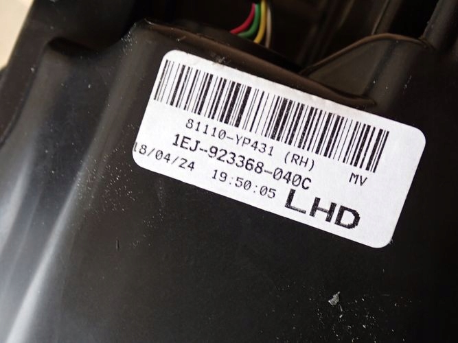 TOYOTA HILUX VIII 8 FULL LED 20- PRAVE PREDNE SVETLO 81110-YP431