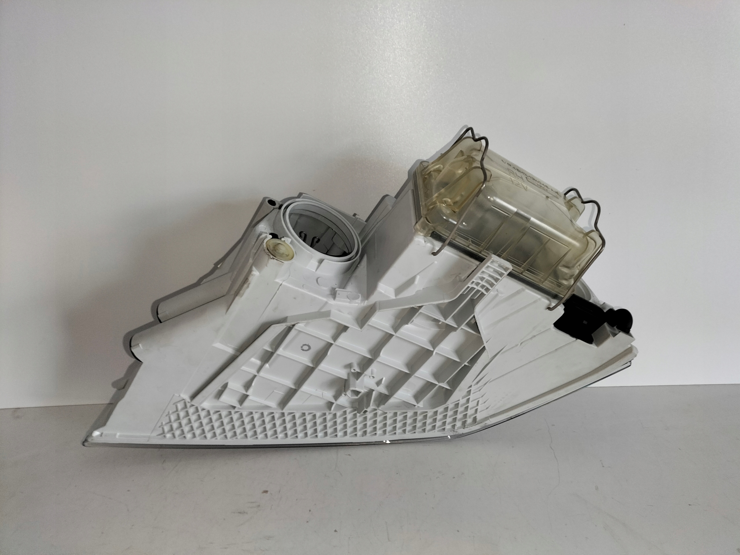 PRAVE PREDNE SVETLO SKODA OCTAVIA II 04-08