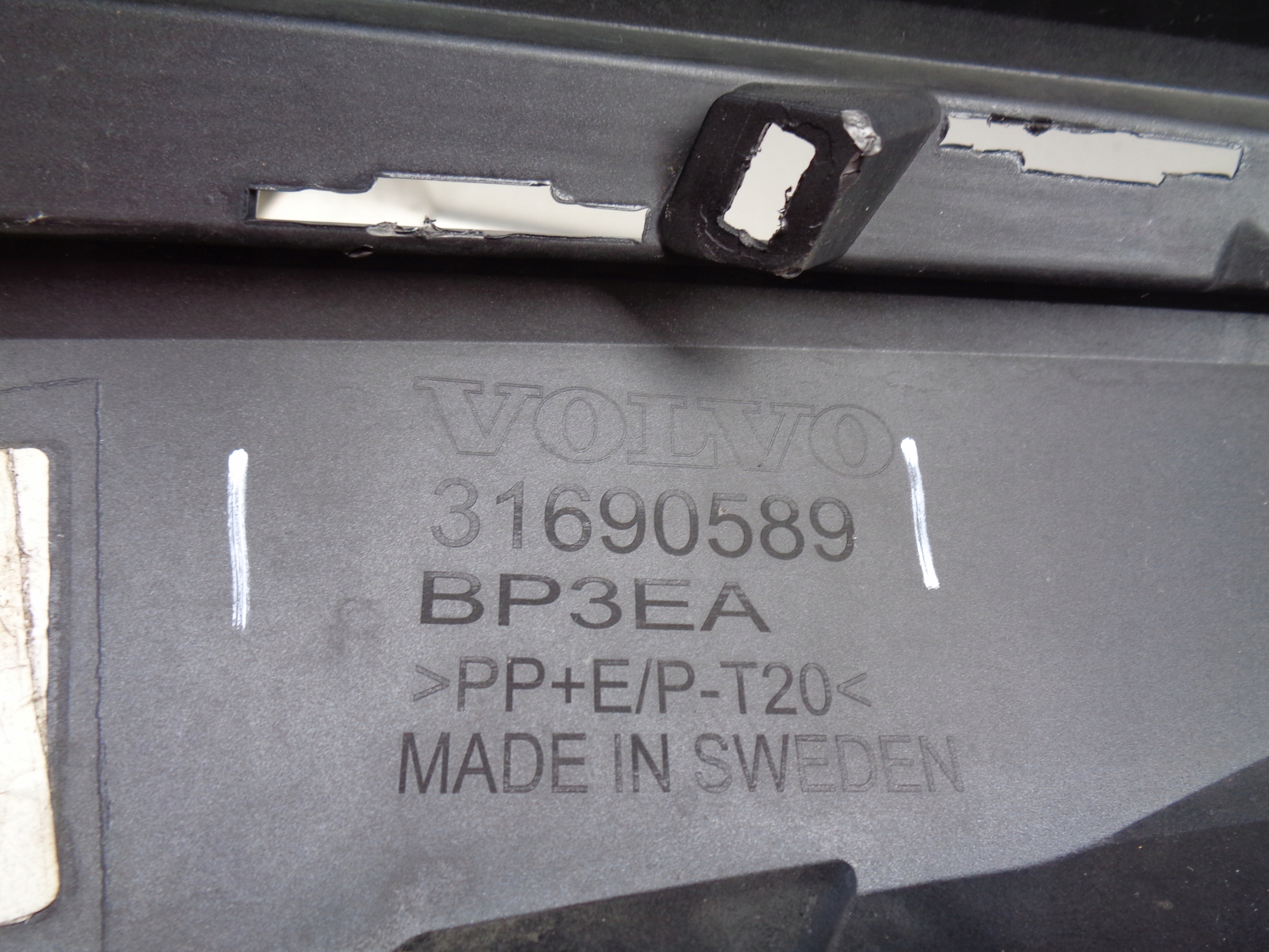 PREDNÝ NÁRAZNÍK VOLVO V60 S60 18- NR 36617