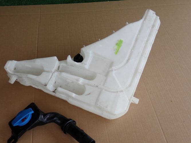 AUDI Q7 NÁDOBKA OSTREKOVAČOV