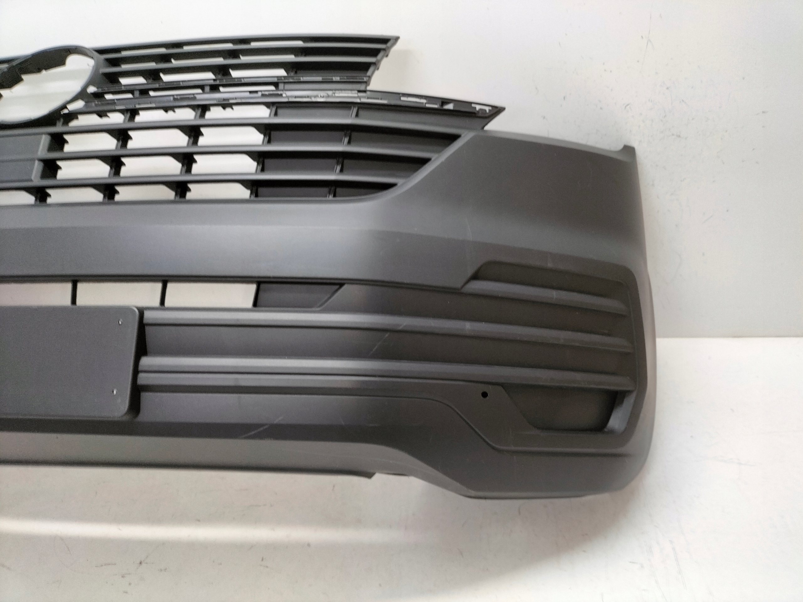 PREDNÝ NÁRAZNÍK VW TRANSPORTER T6 LIFT 19-