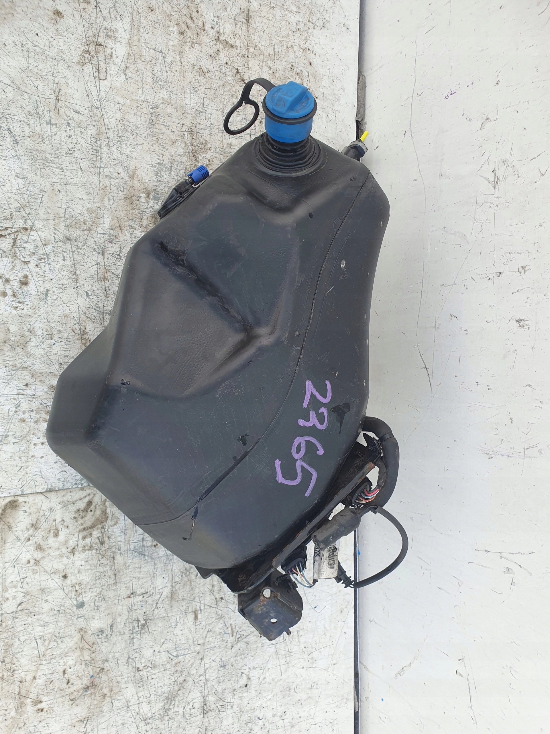 JAGUAR F PACE NADOBKA ADBLUE HK83-5J228-A