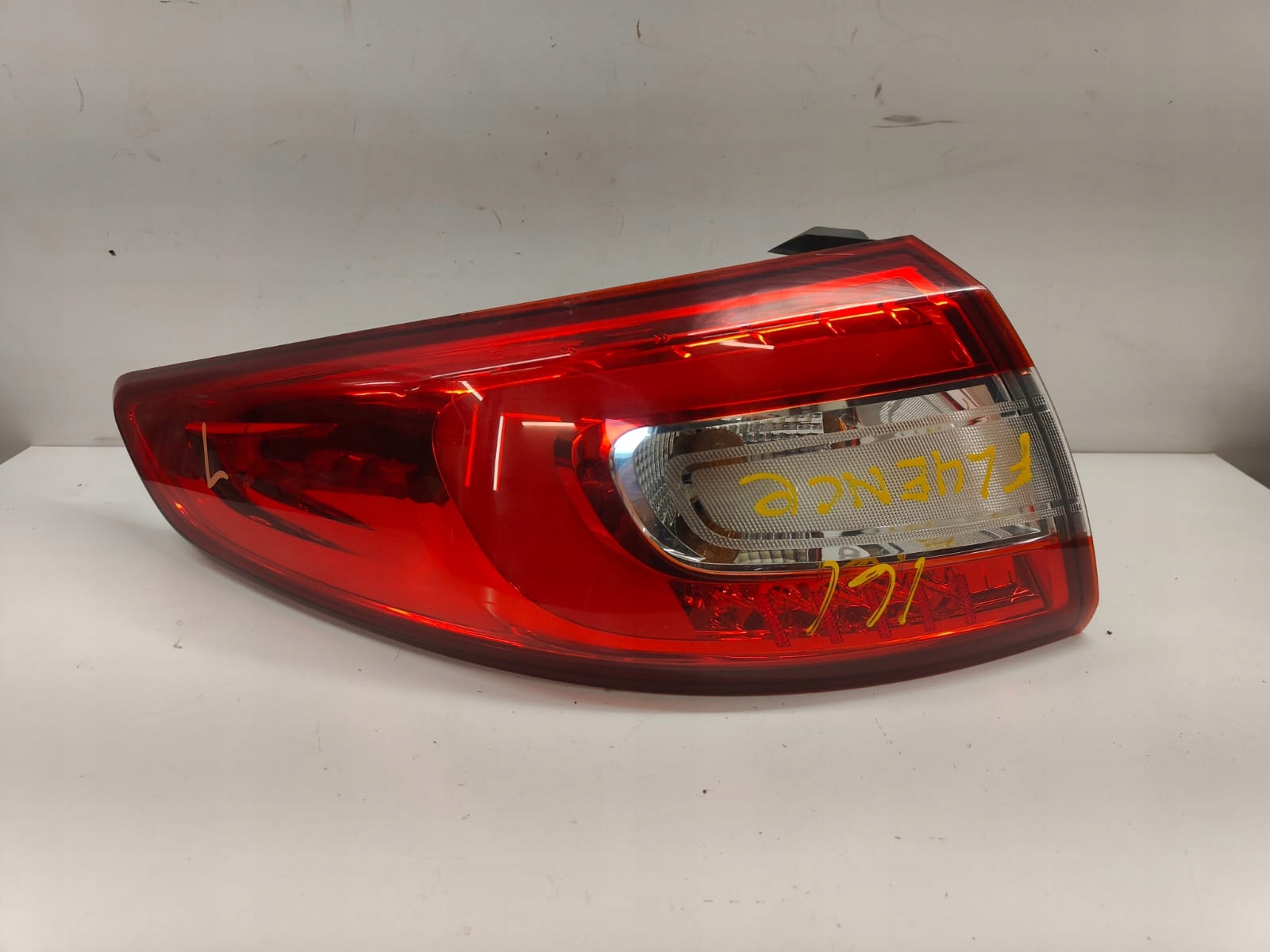 Renault fluence 2016 265559487r LAVE ZADNE SVETLO ZADNA LED