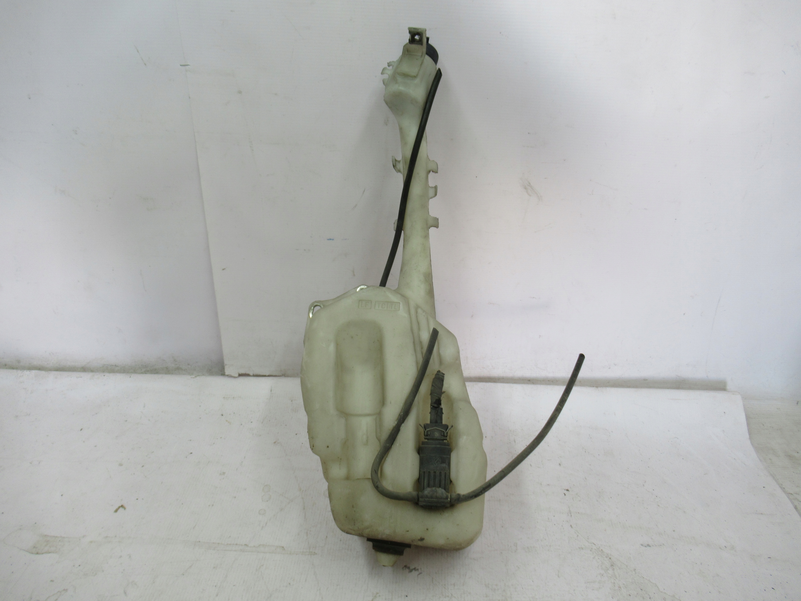 NÁDOBKA OSTREKOVAČOV ALFA ROMEO 159