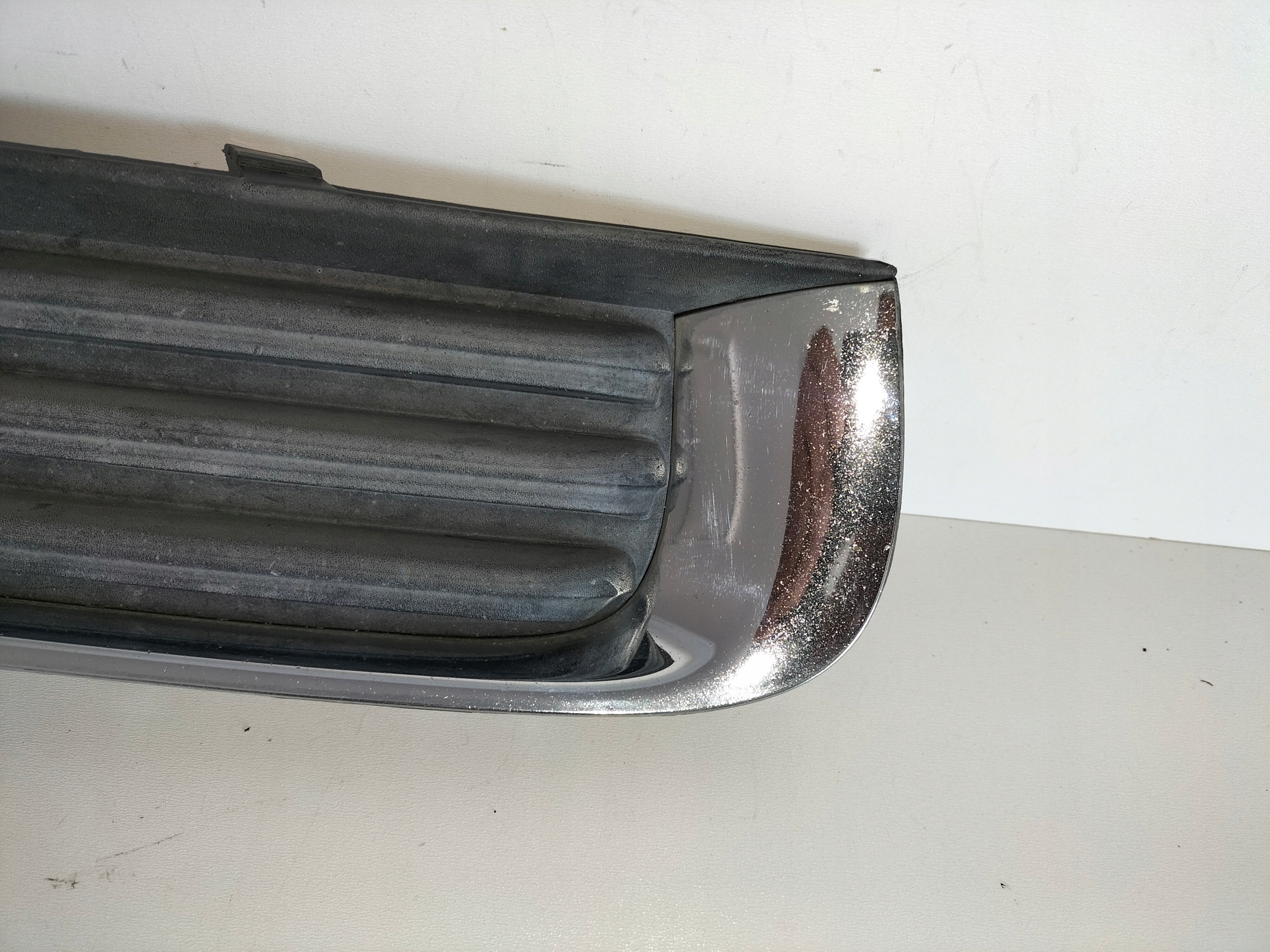 KRYTKA MRIEZKA PREDNEHO NARAZNIKA PRAVA OPEL INSIGNIA A 08-13