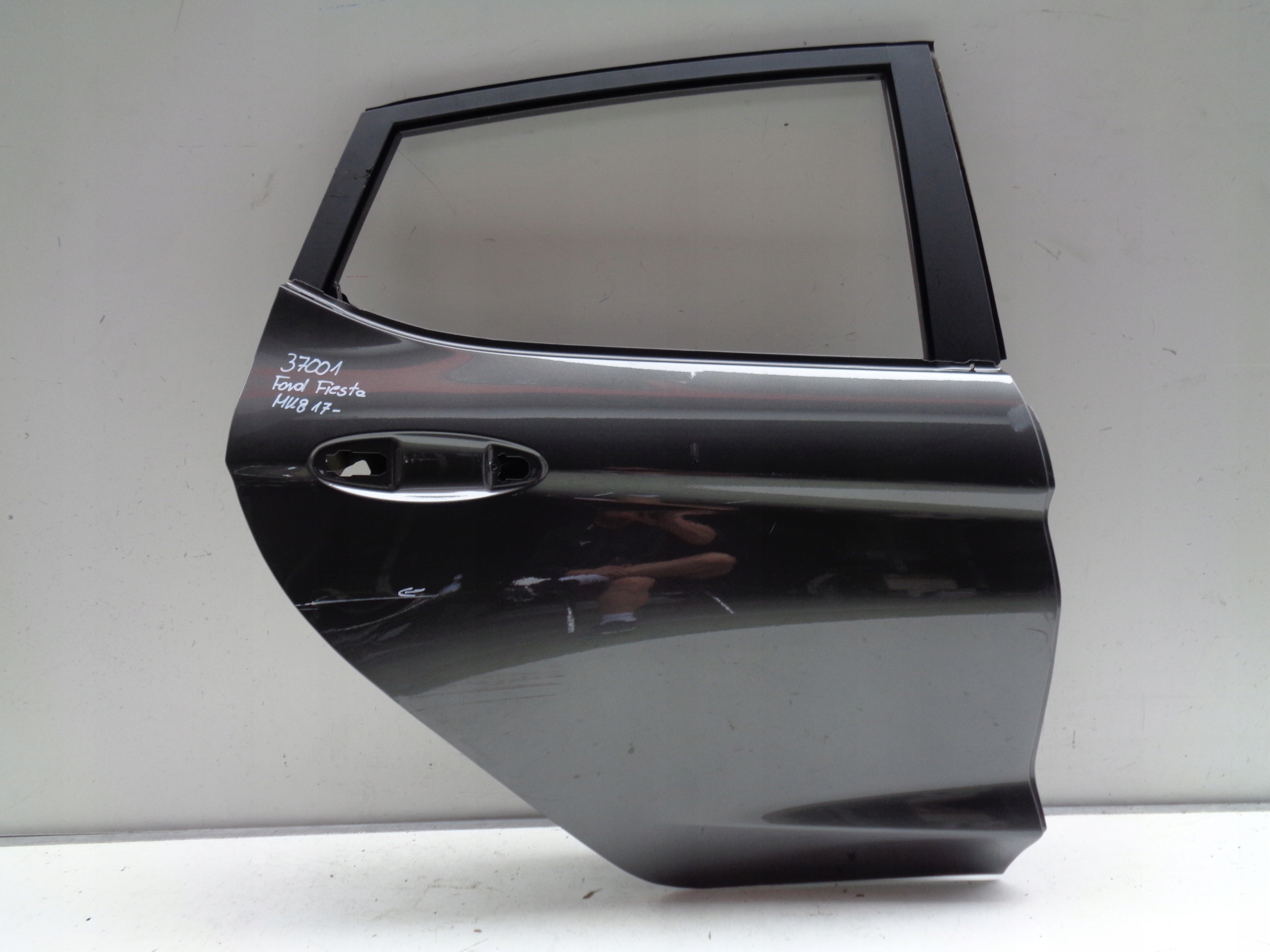 PRAVE ZADNE DVERE FORD FIESTA MK8 17- NR 37001