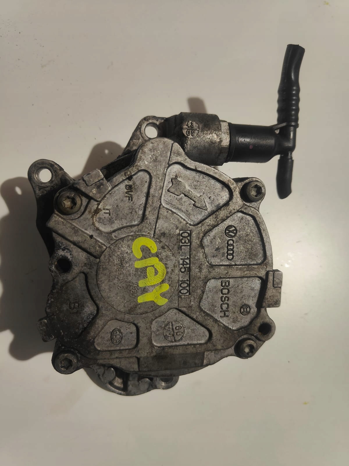 Volkswagen 1.6 tdi cay 03L145100 VÁKUOVA PUMPA