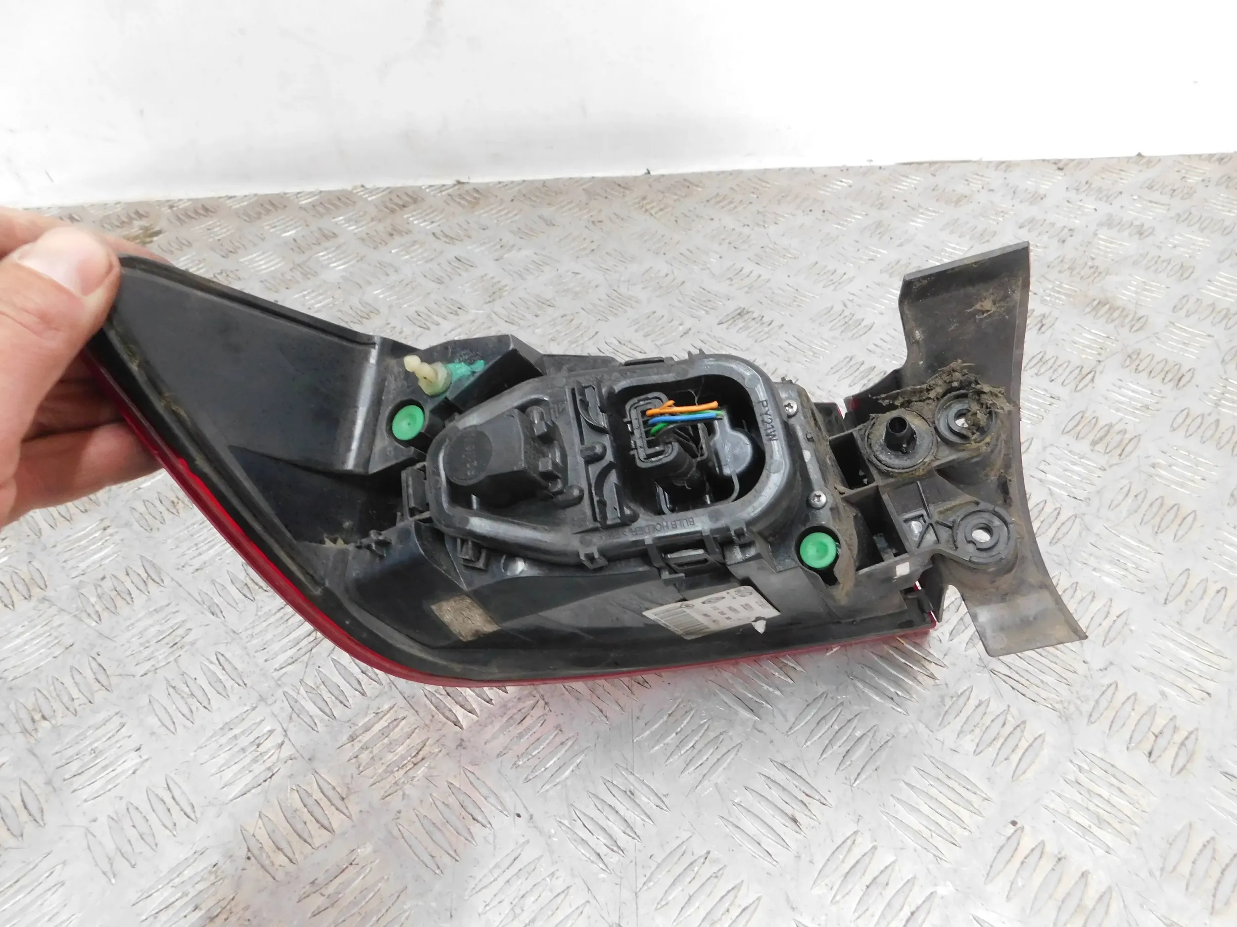 PRAVÉ ZADNÉ SVETLO RENAULT CLIO IV 4 HB