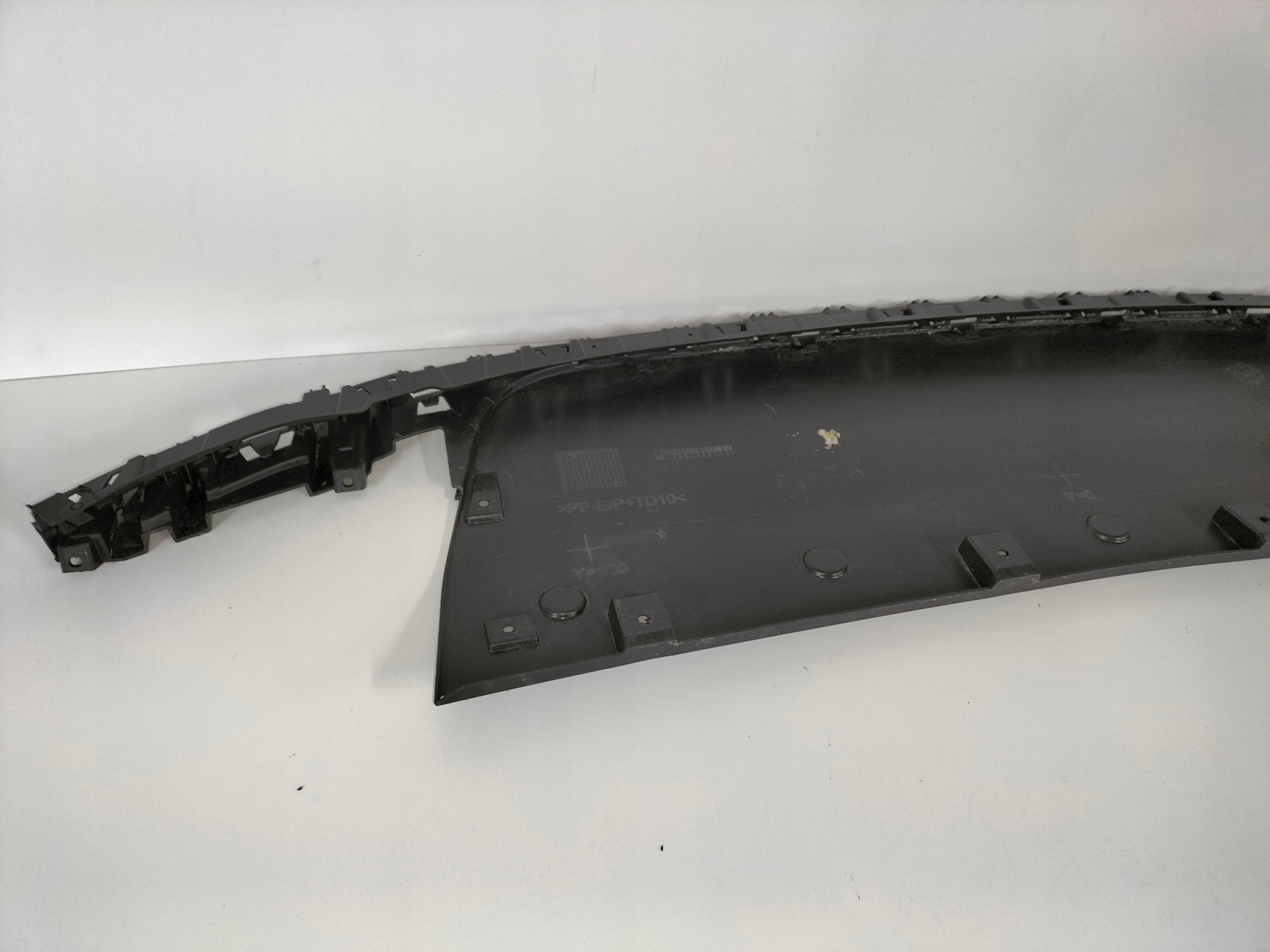 KRYT PREDNEHO NARAZNIKA VW ID7 AERO 413 22-