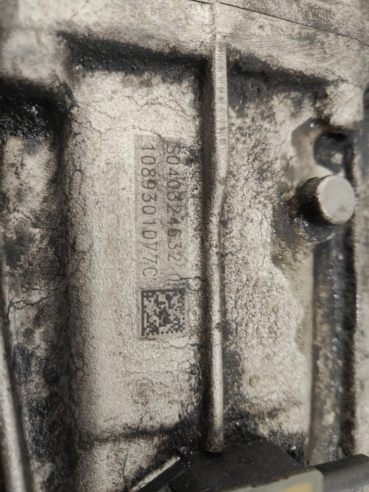 BMW 2.0 diesel oe 1089301077c PREVODOVKA POŠKODENÉ DRZIAK HORNÁ