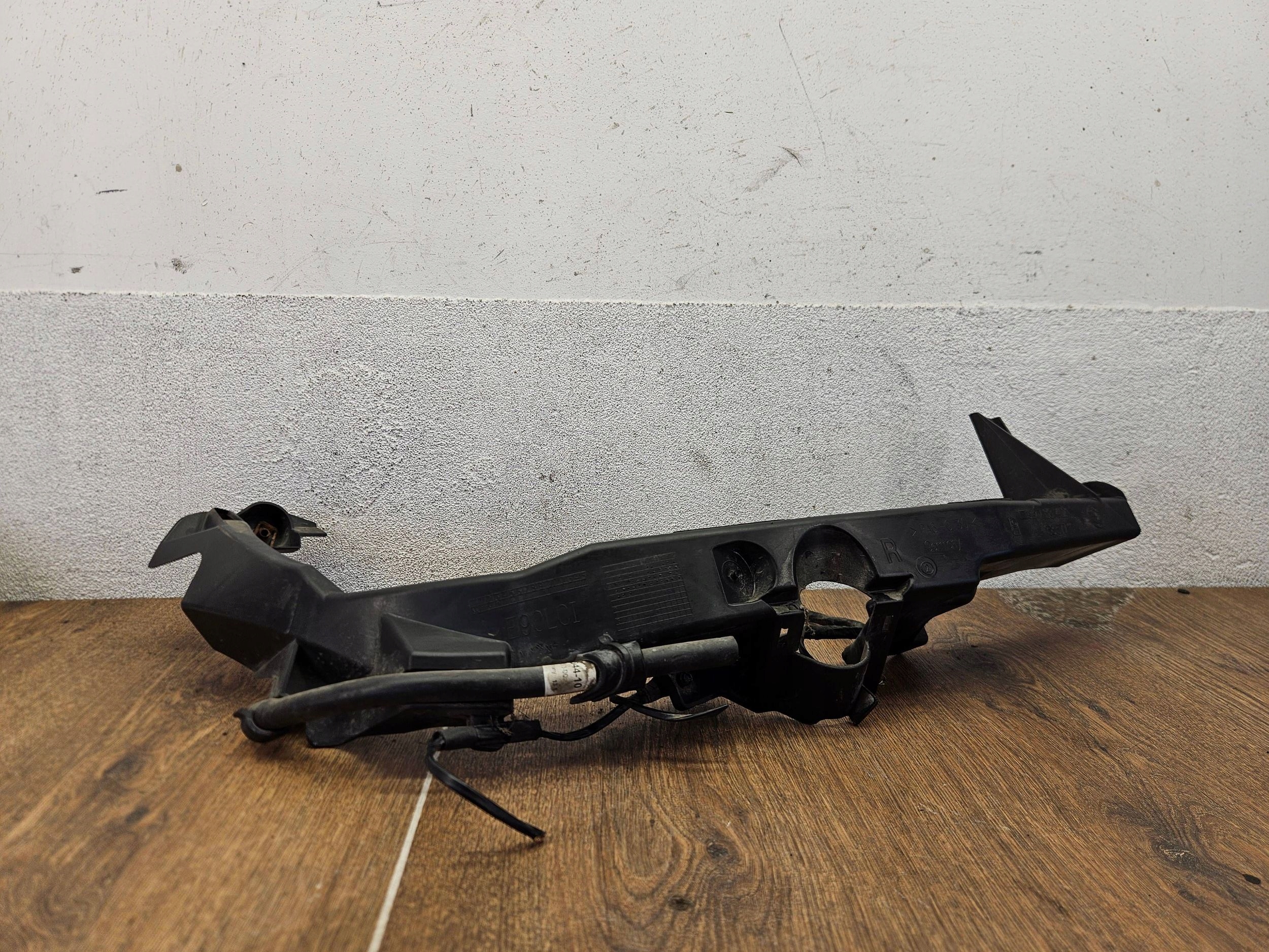 BMW 3 E90 E91 7138402 DRŽIAK POD SVETLO PRAVÝ